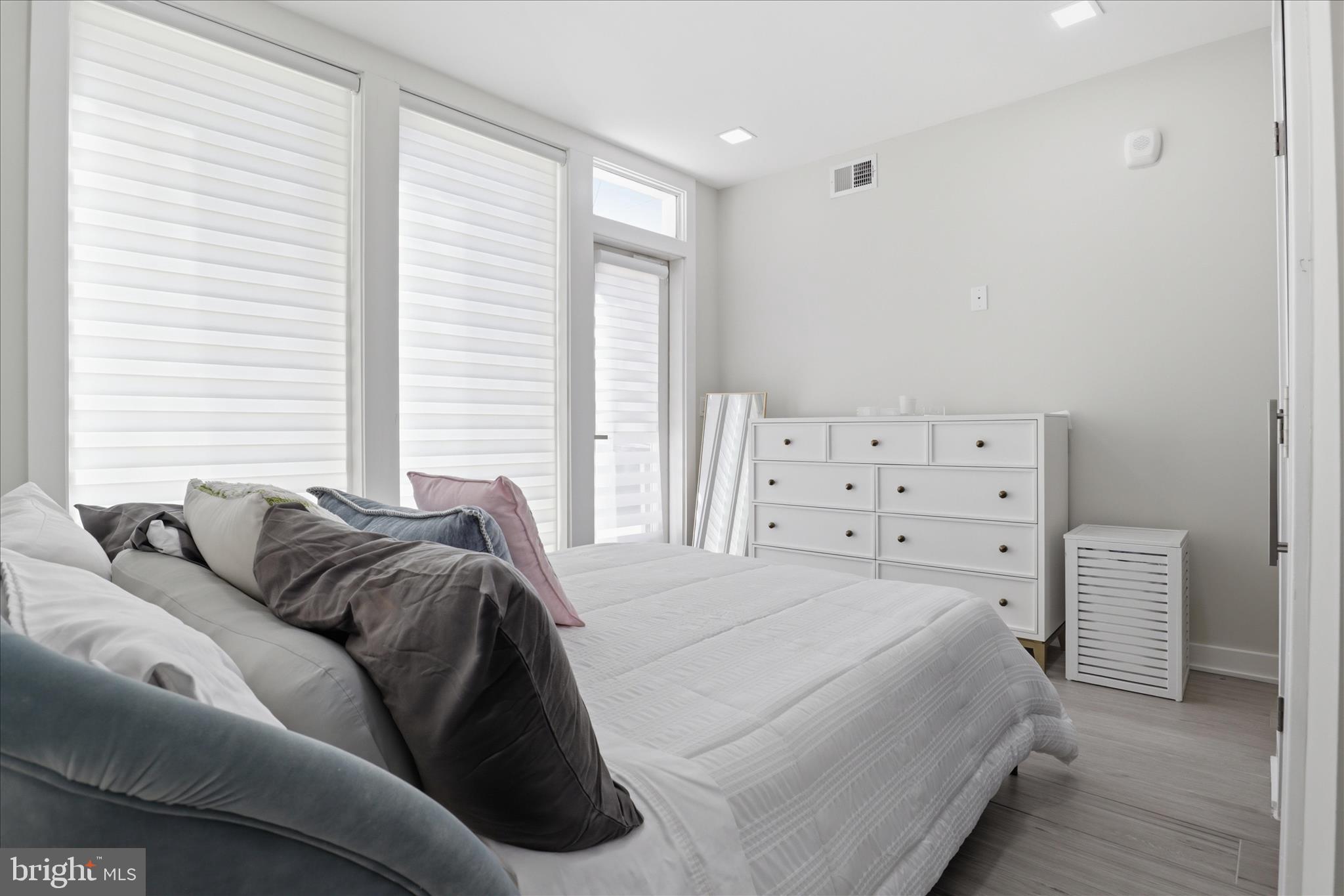 BRENTWOOD - Residential