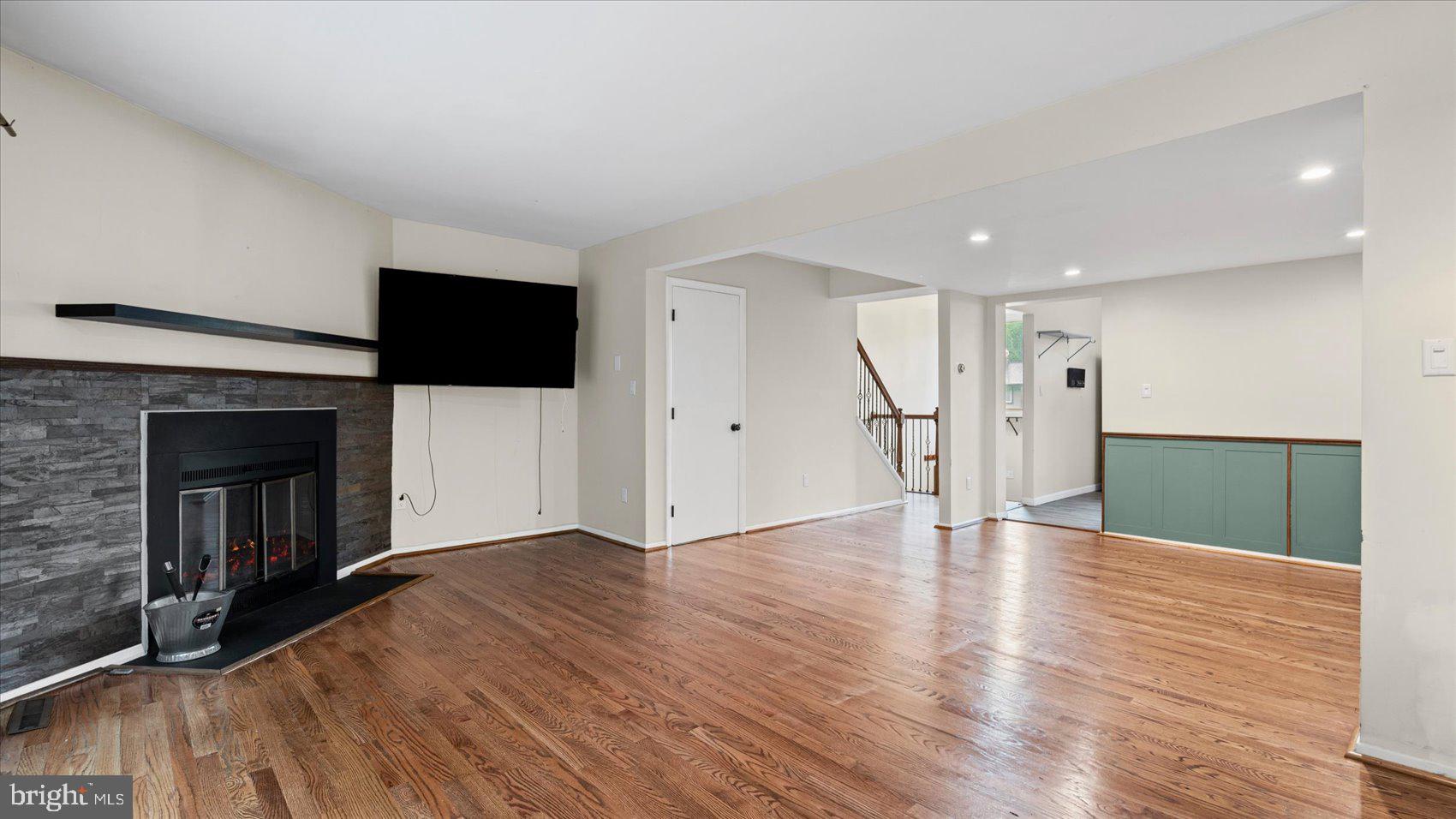 SUMMIT TOWNHOUSES - Residential