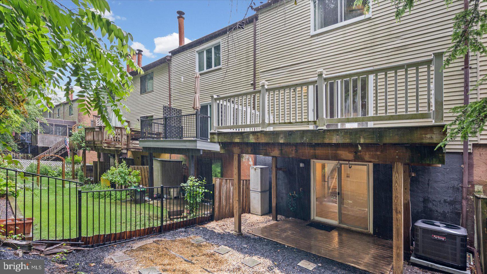 SUMMIT TOWNHOUSES - Residential