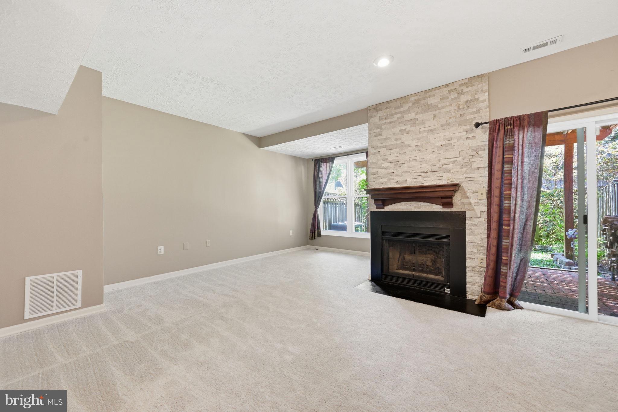 VALLEY STREAM ESTATES - Residential