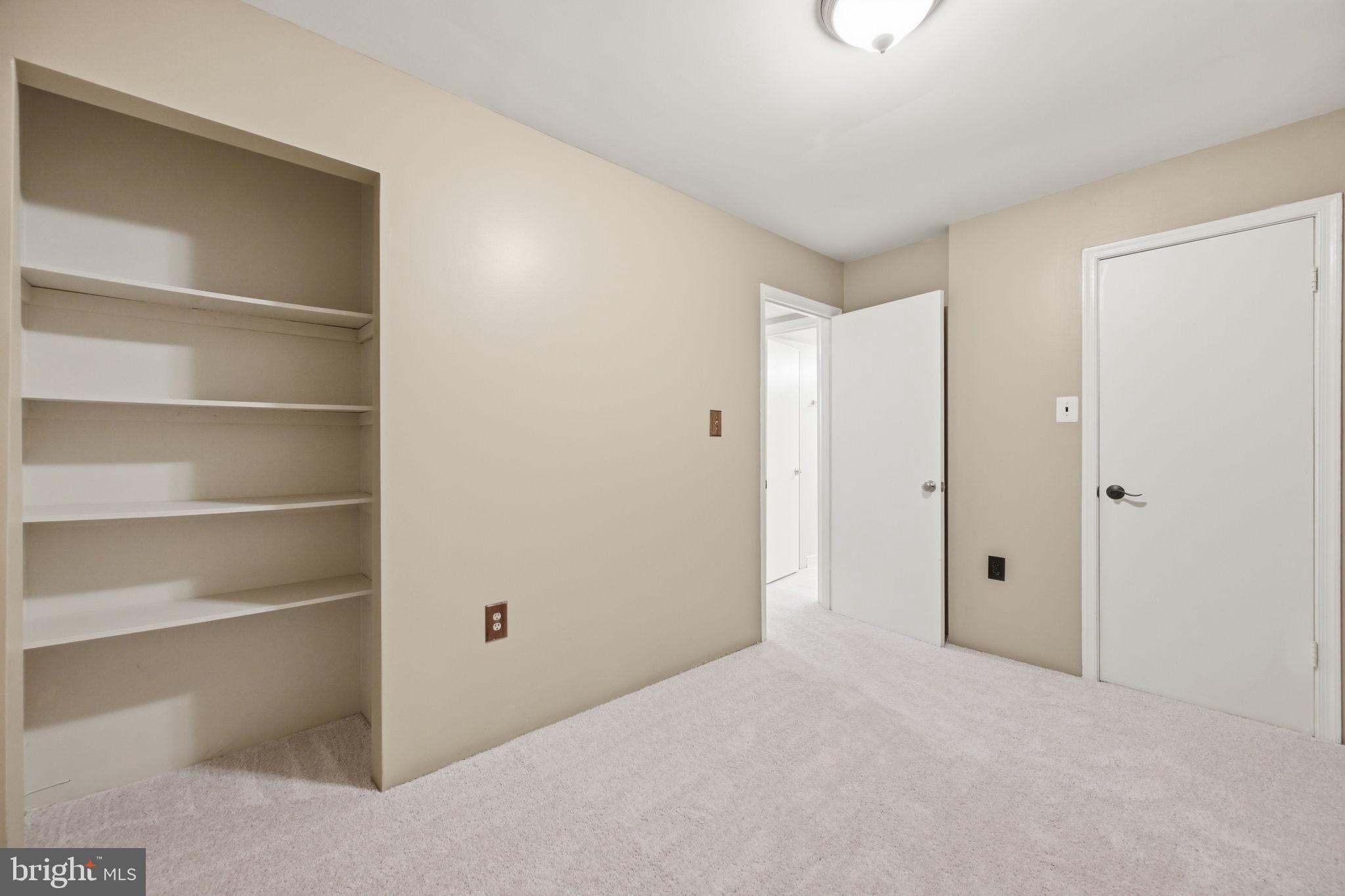 VALLEY STREAM ESTATES - Residential
