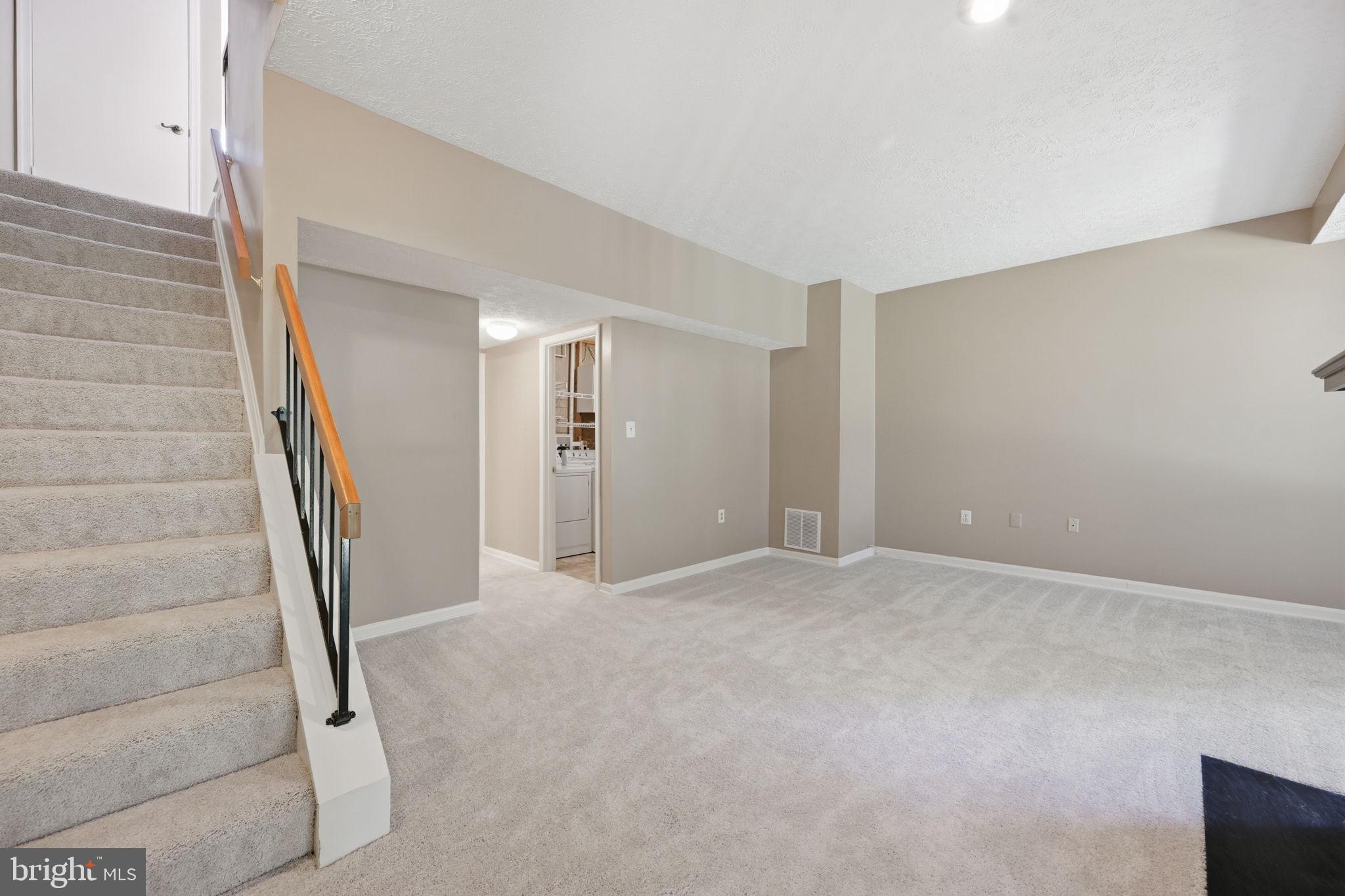 VALLEY STREAM ESTATES - Residential