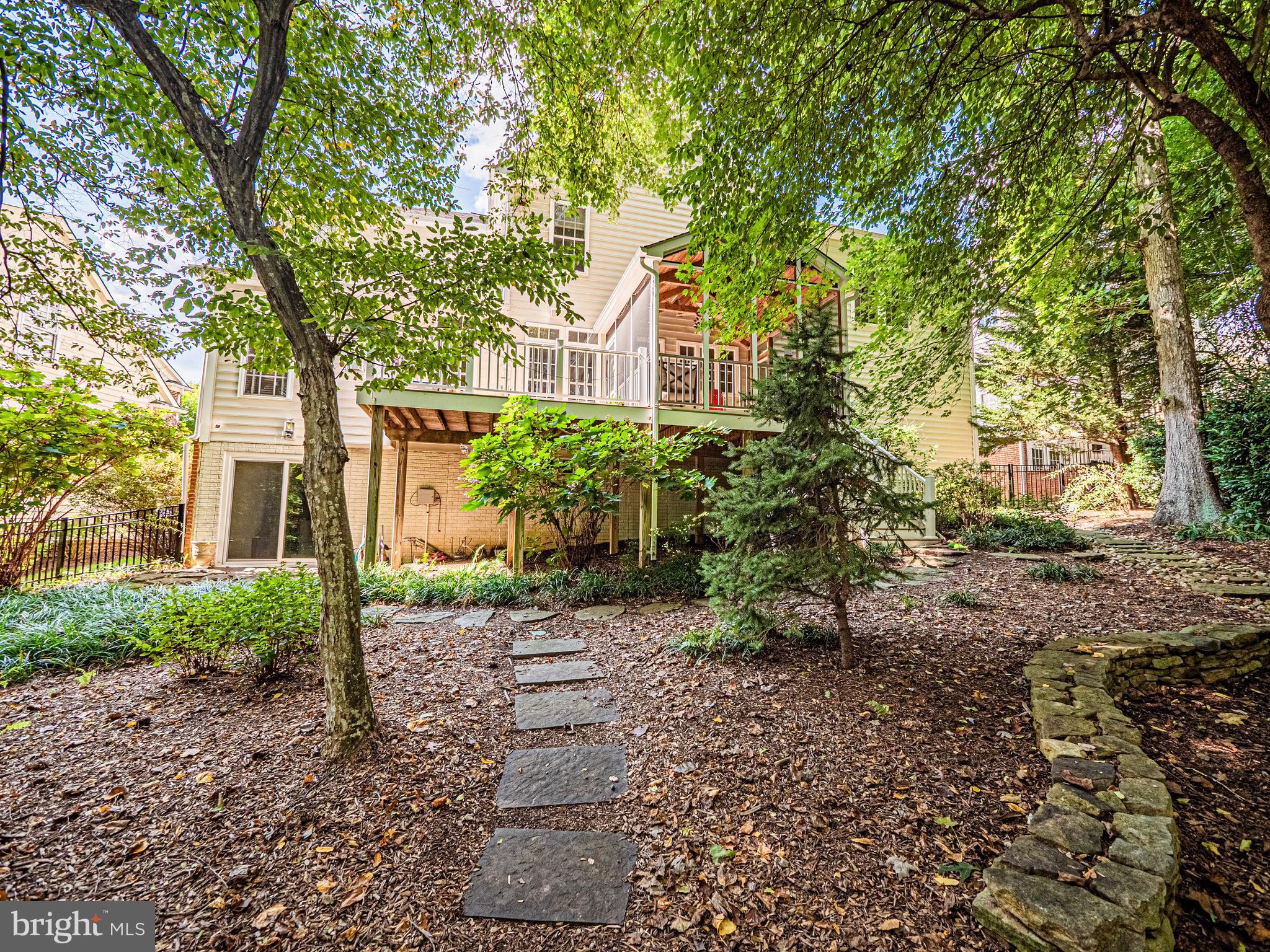 LAKELANDS - Residential