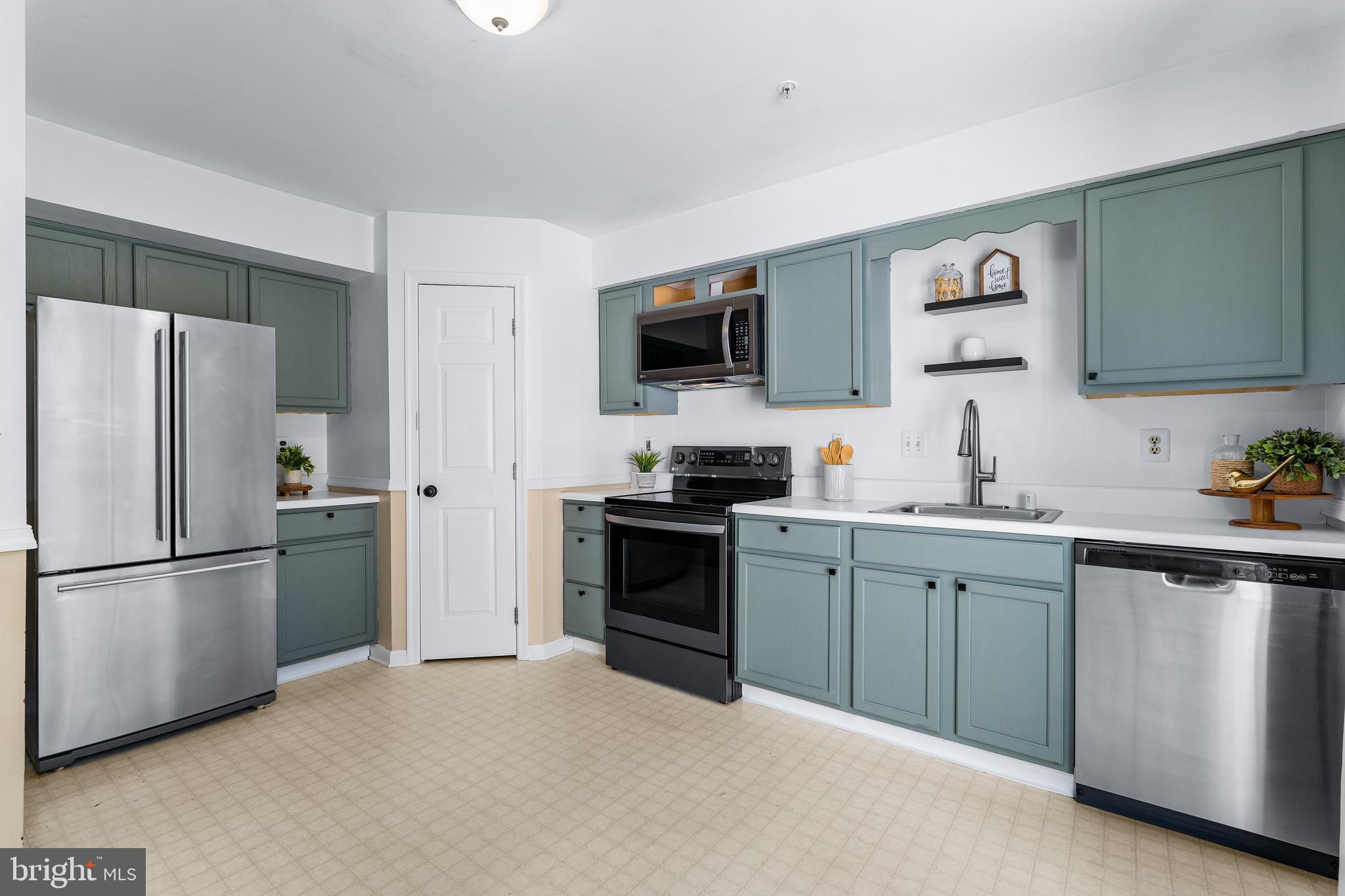 CHESAPEAKE LANDING - Residential