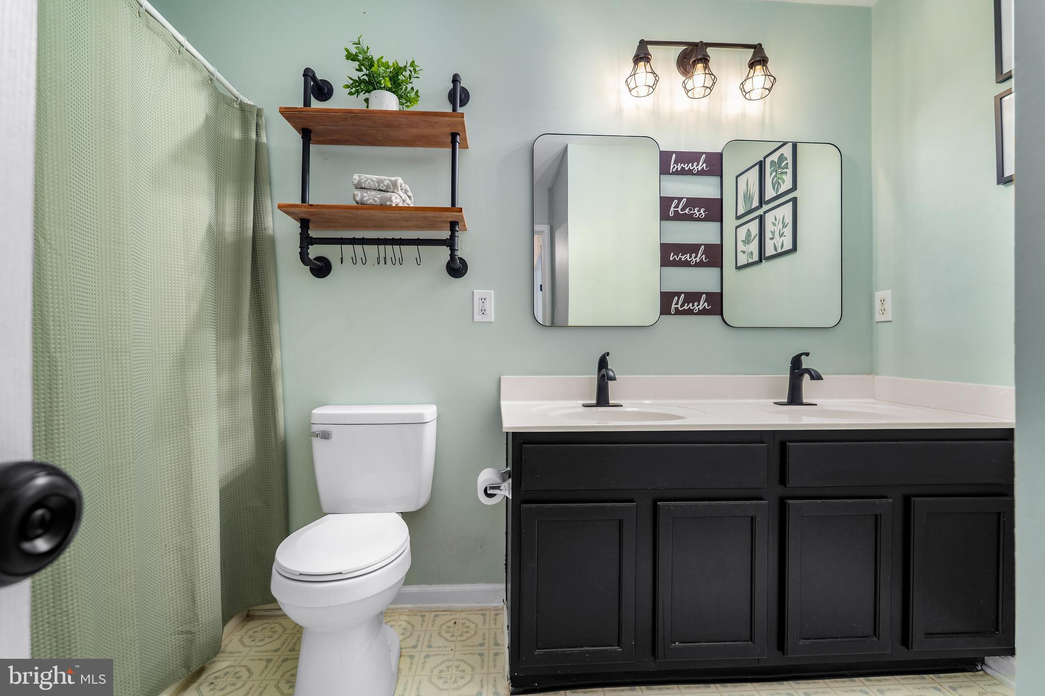 CHESAPEAKE LANDING - Residential