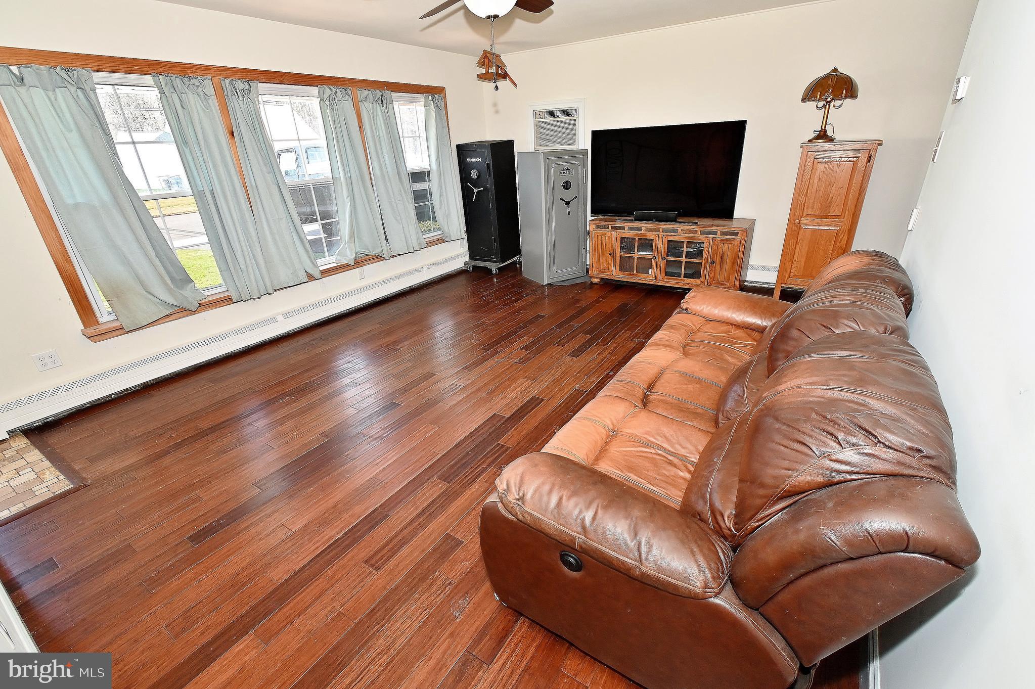 TWIN OAKS - Residential