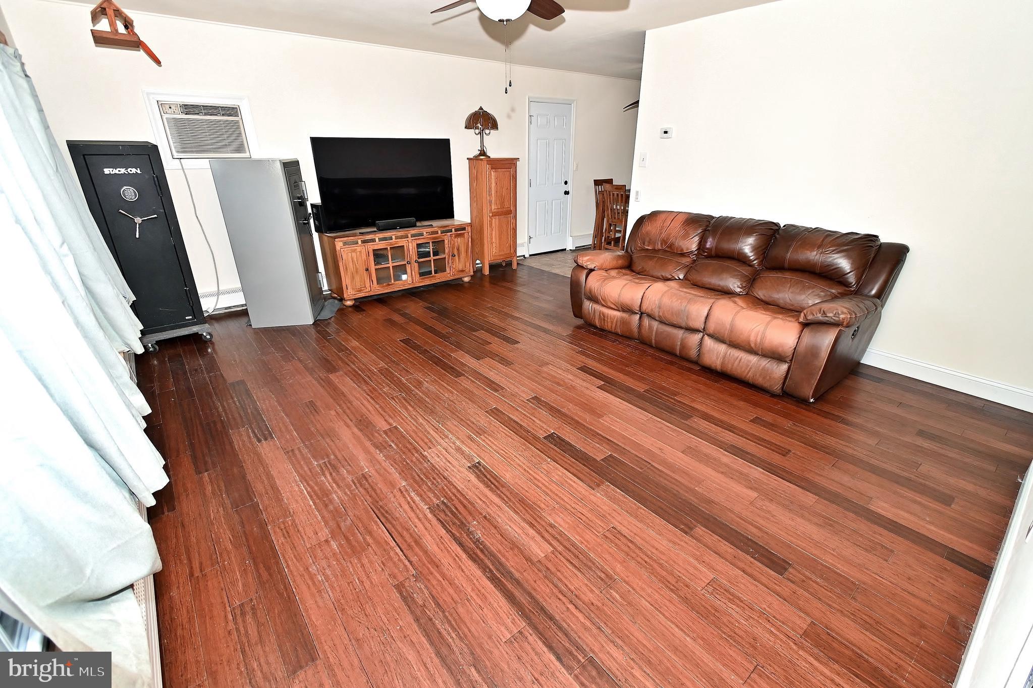 TWIN OAKS - Residential