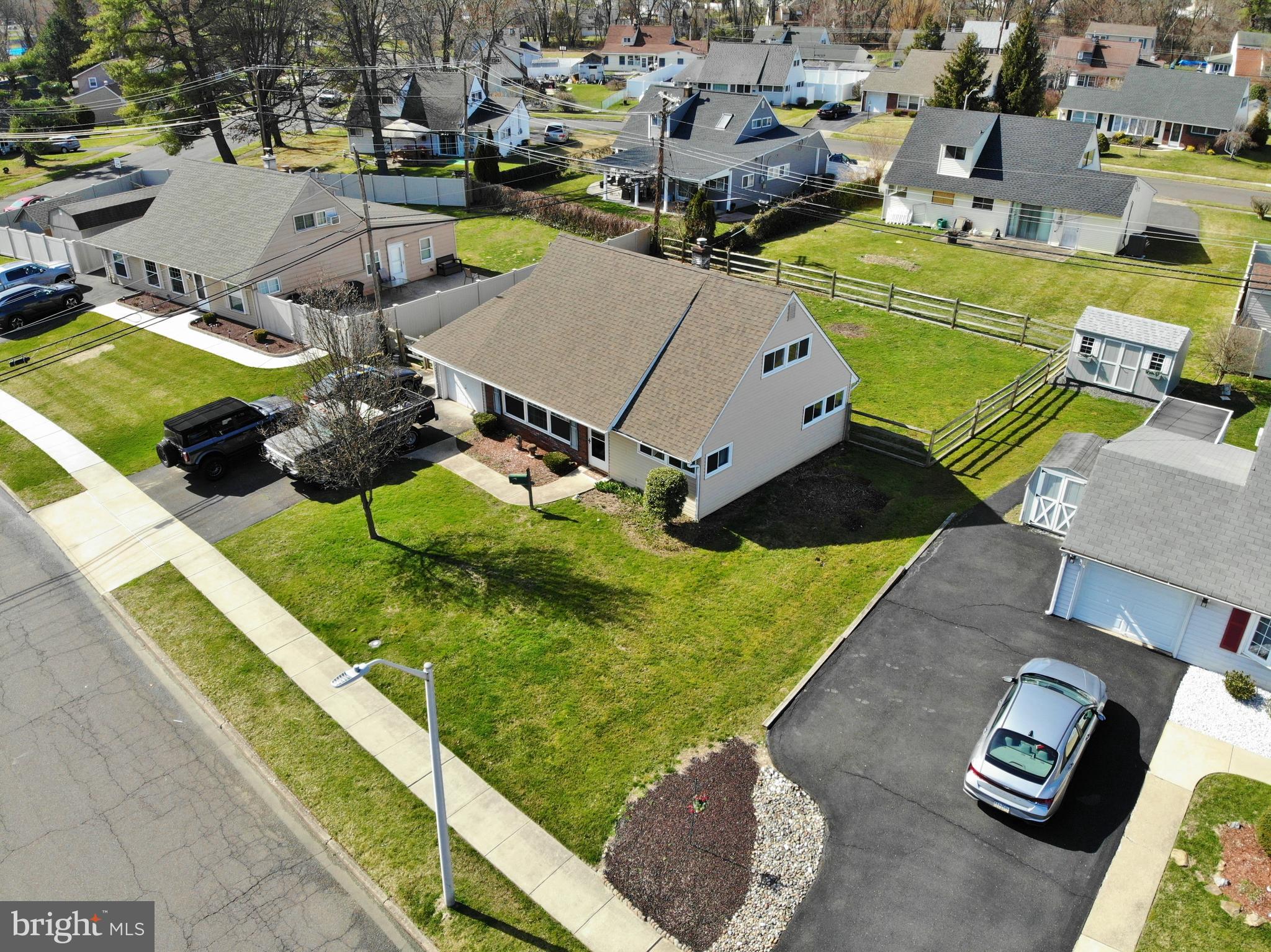 TWIN OAKS - Residential