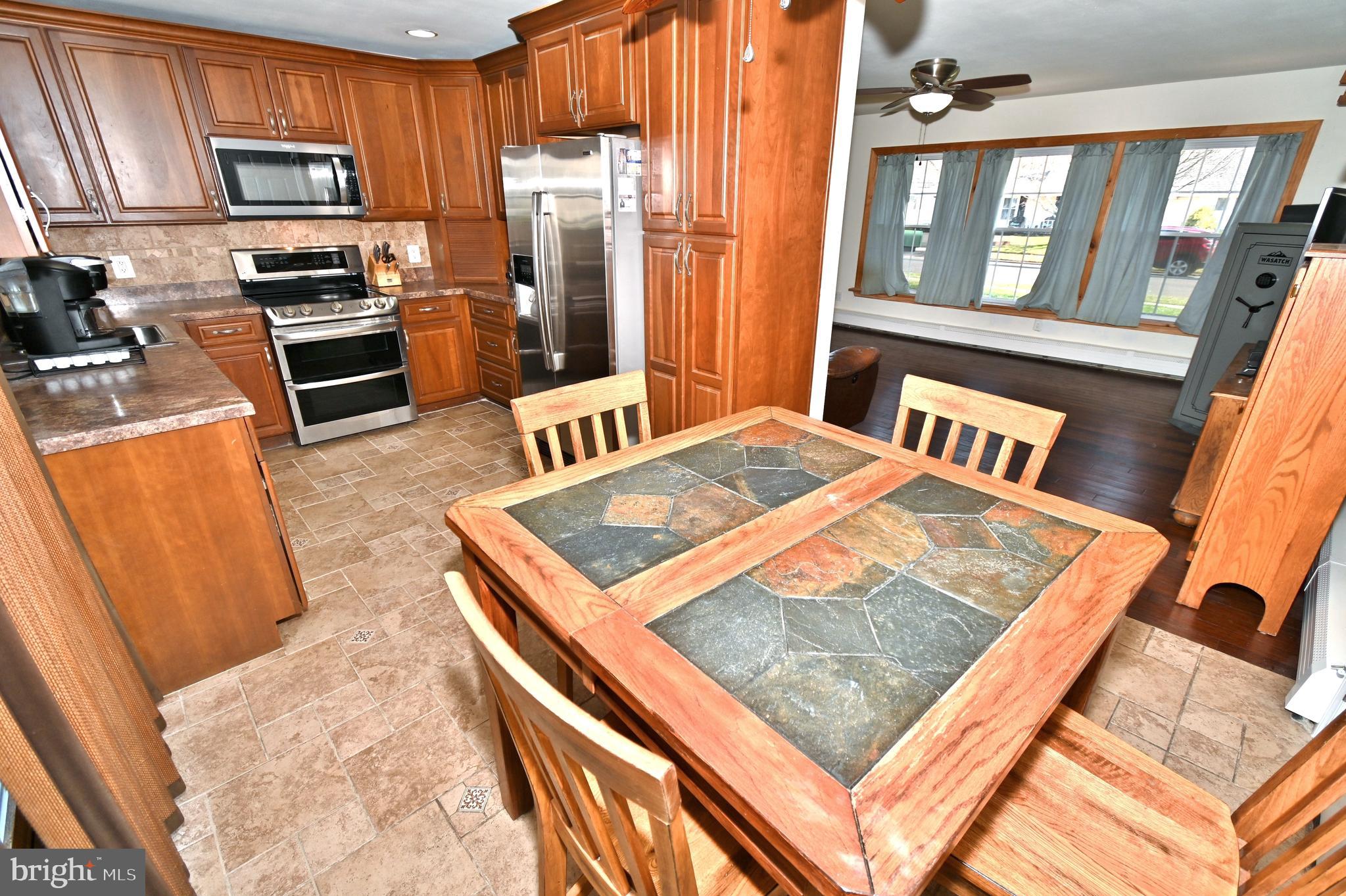 TWIN OAKS - Residential