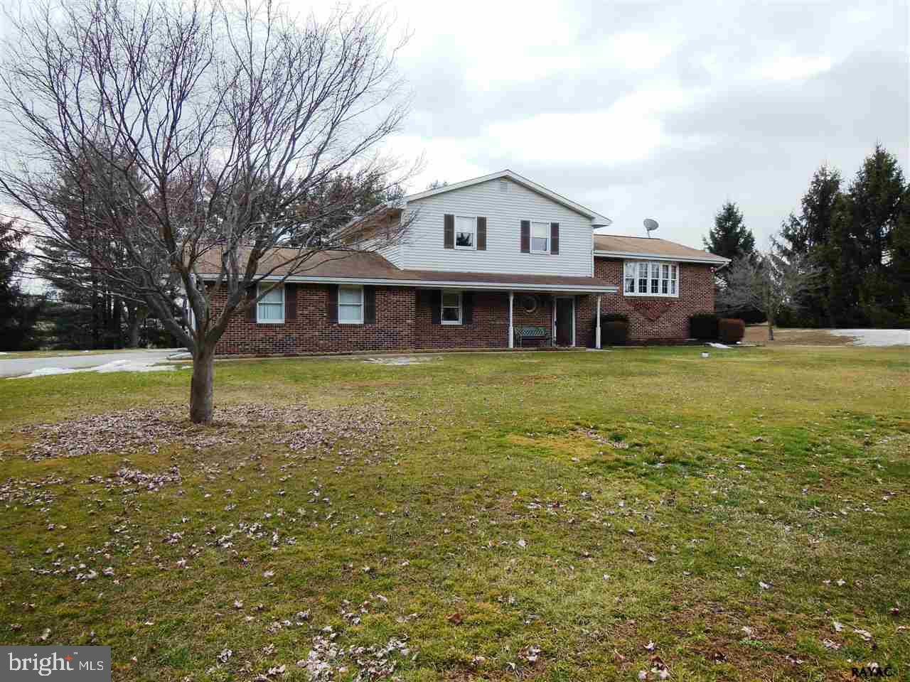 Beautiful Private Setting near Rt 851 just North of Middletown Rd in MD. Very well maintained by original Owners. Large ?L? shaped FR w/double glass doors to back yard & corner Fireplace. Bay window in LR. Updated Kitchen. Large Trex Deck from Dining Room. Beautiful views of level back yard bordered by mature pine trees.  A true One-of-A-Kind! Very Rare Find!