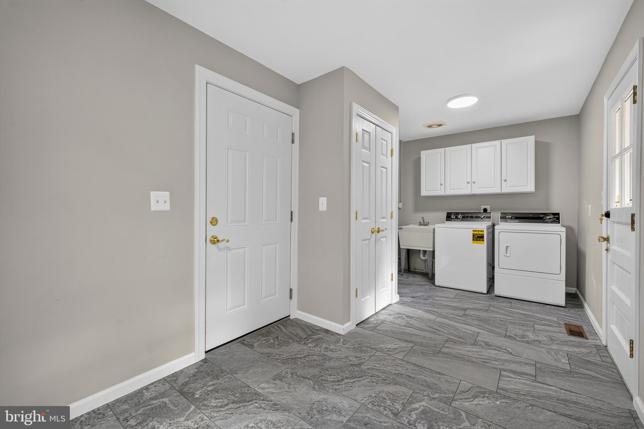 HICKORY MEADOW - Residential