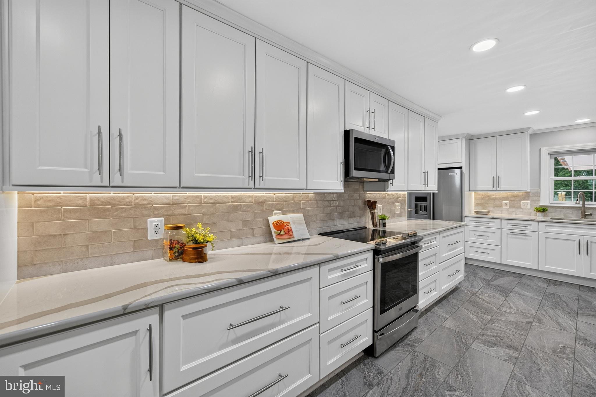 HICKORY MEADOW - Residential