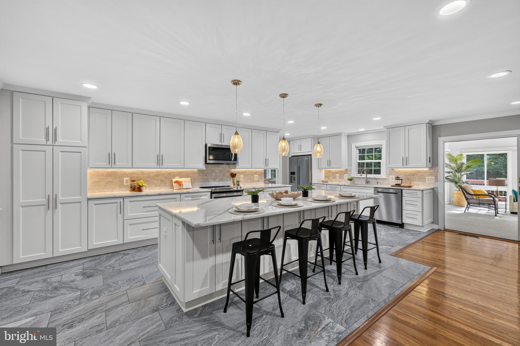 HICKORY MEADOW - Residential