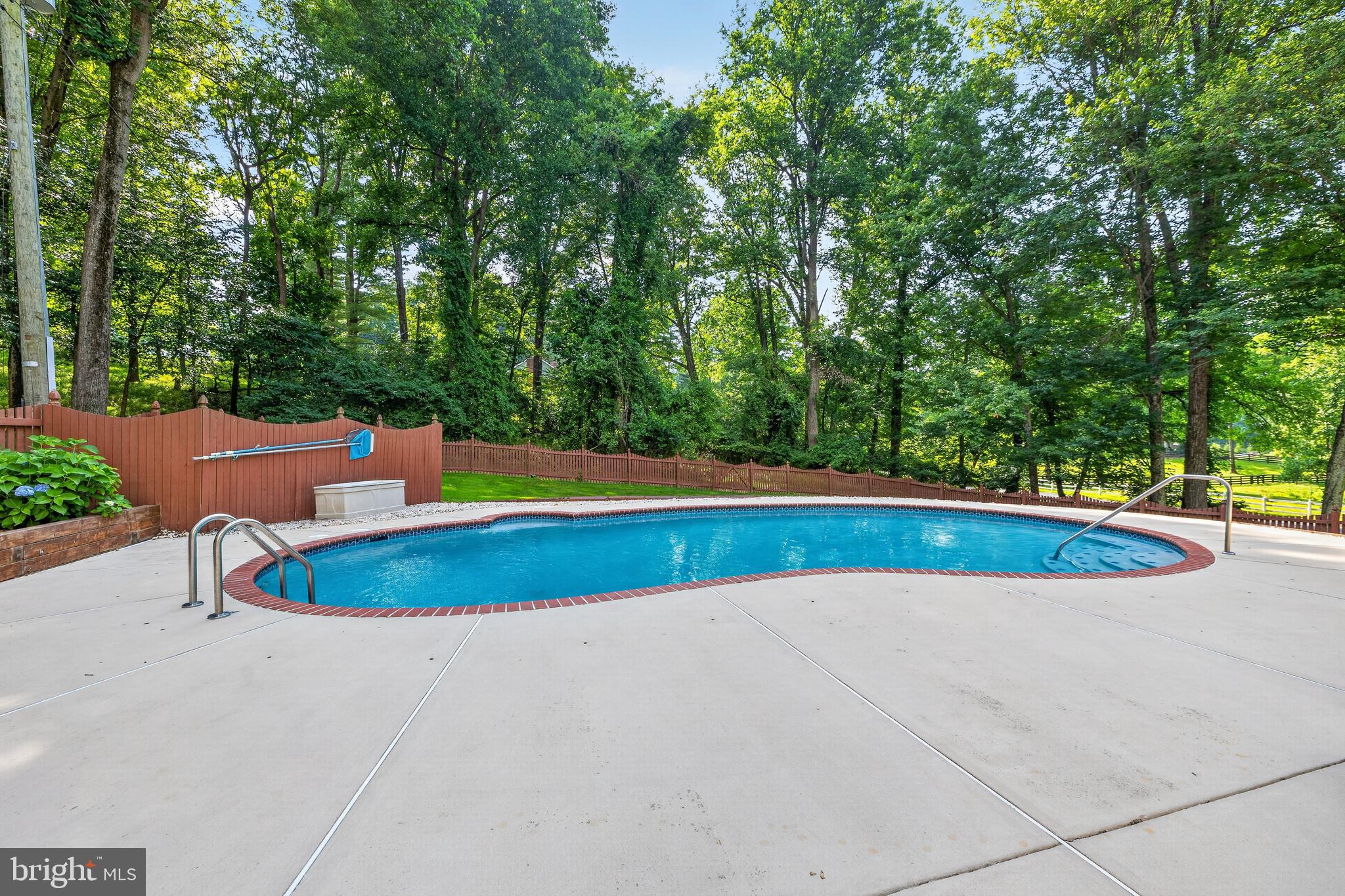 HICKORY MEADOW - Residential