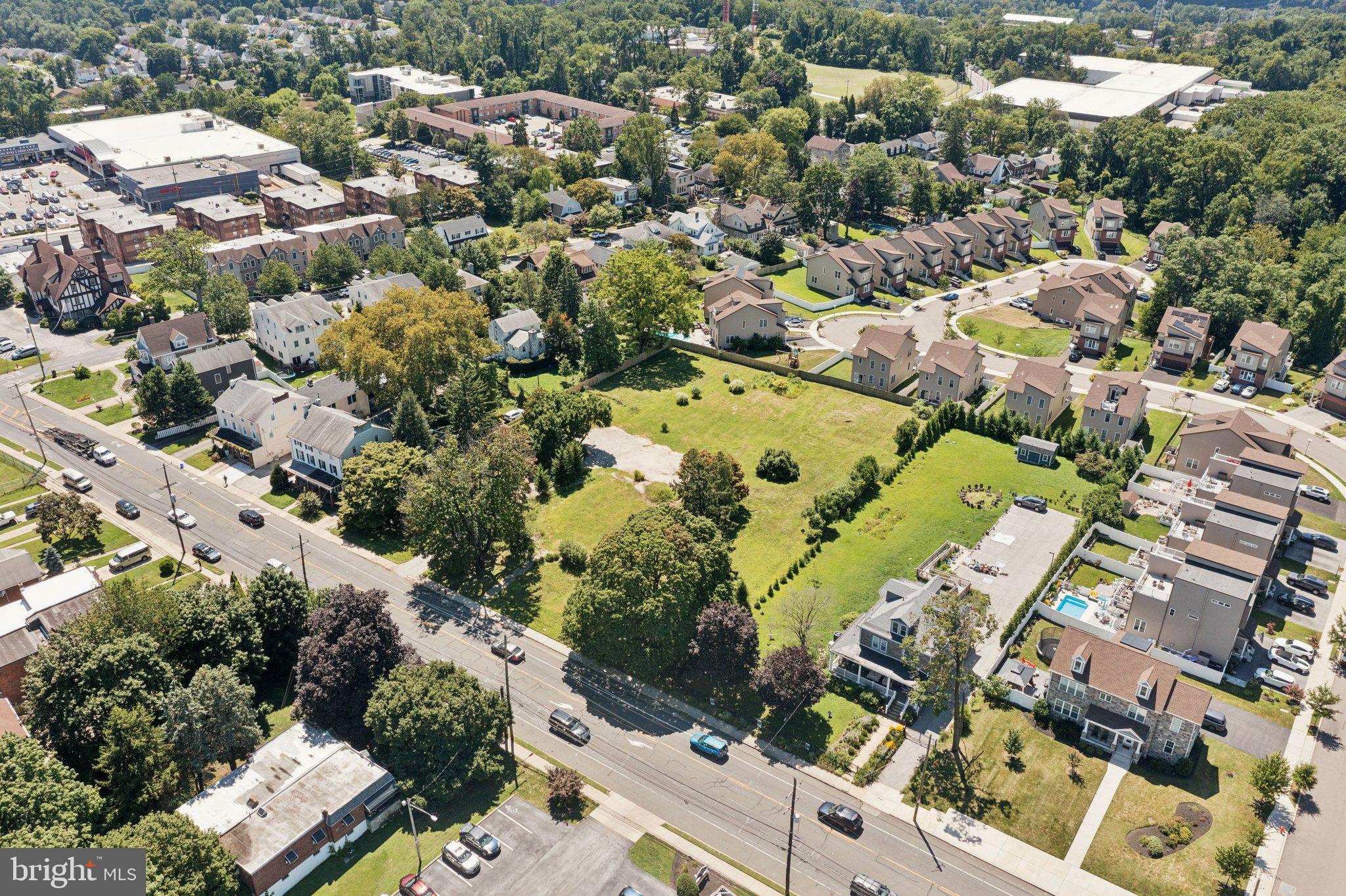 ROXBOROUGH - Land