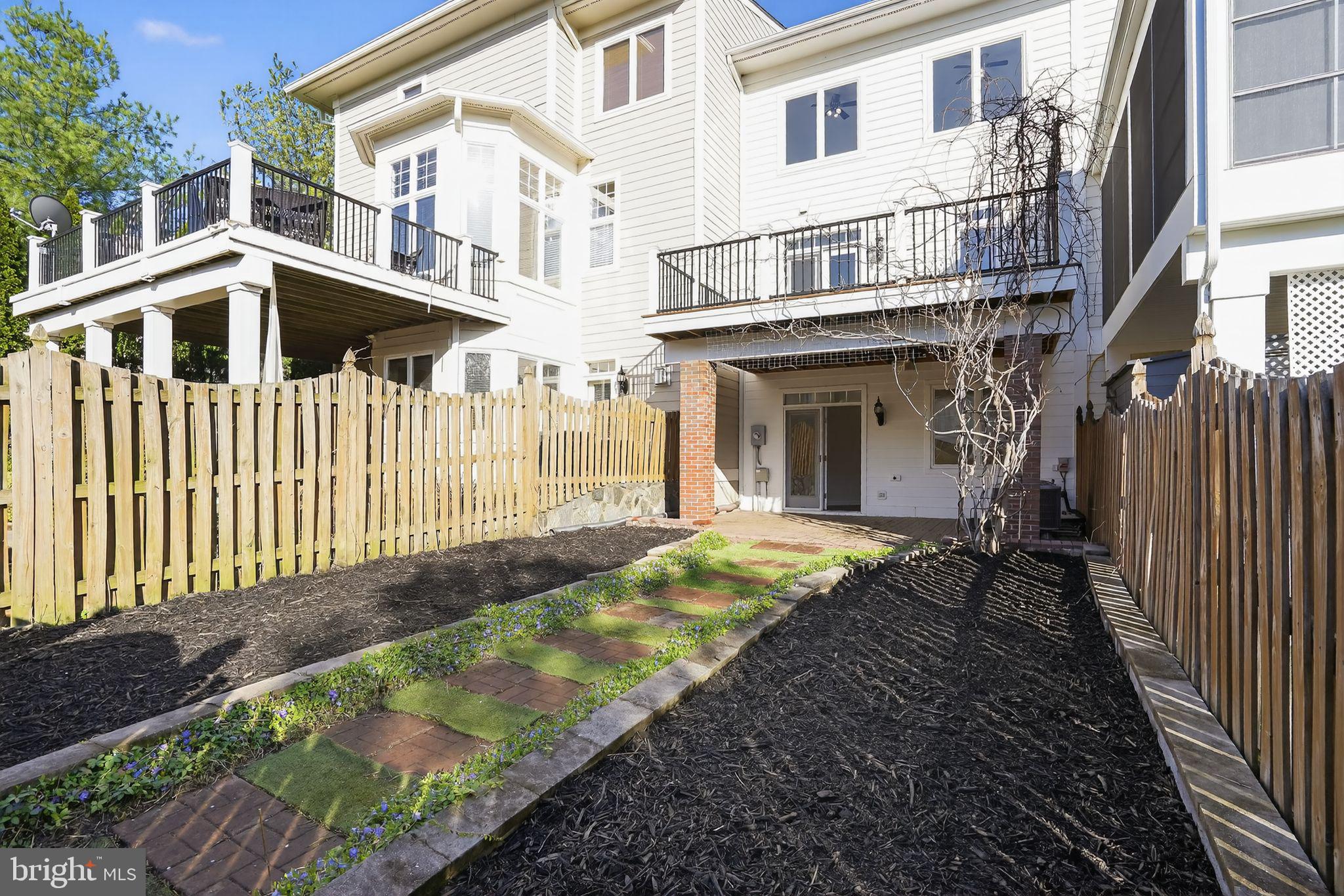 LANSDOWNE ON THE POTOMAC - Residential