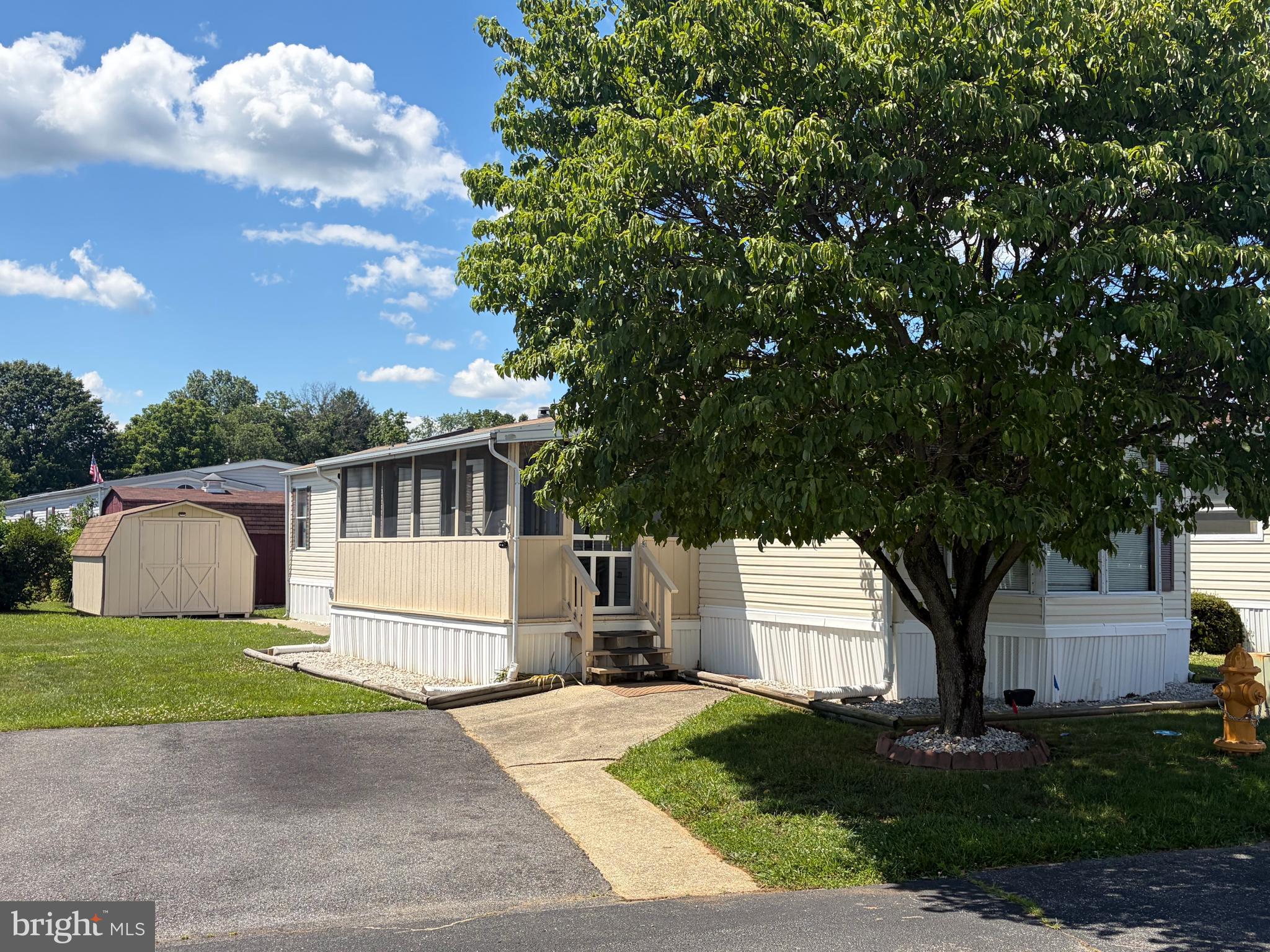 Well maintained single wide trailer in the popular community of Murray Manor. The home features a large eat in kitchen with peninsula island,  bay window, stainless steel range and dishwasher, and a vaulted ceiling.  The kitchen opens to a large living room with lots of light.  There are two bedrooms, with a spacious master bedroom to the rear of the home.   Other great features include a cozy front screened porch, a large storage shed, and a low maintenance exterior.  Call to schedule your tour today!