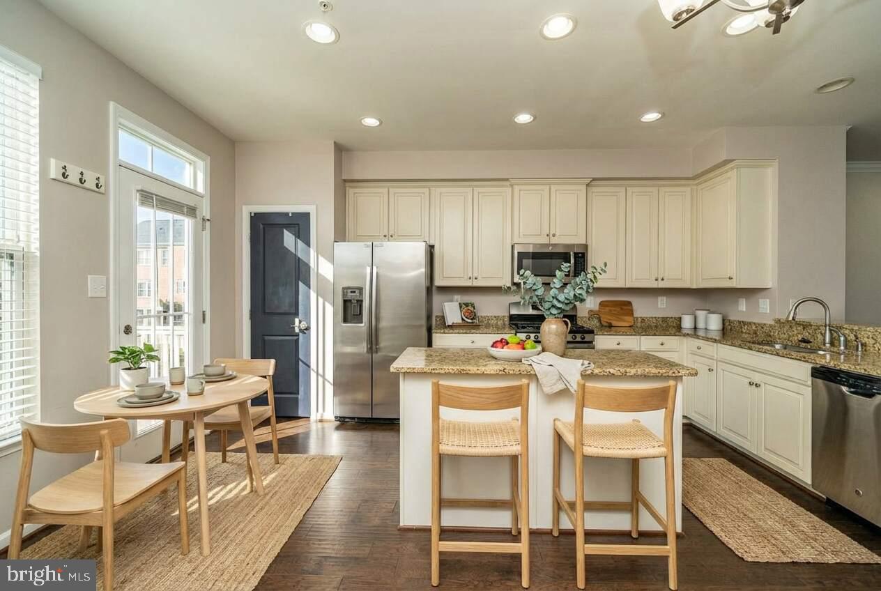 CREEKSIDE VILLAGE AT TANYARD SPRINGS - Residential