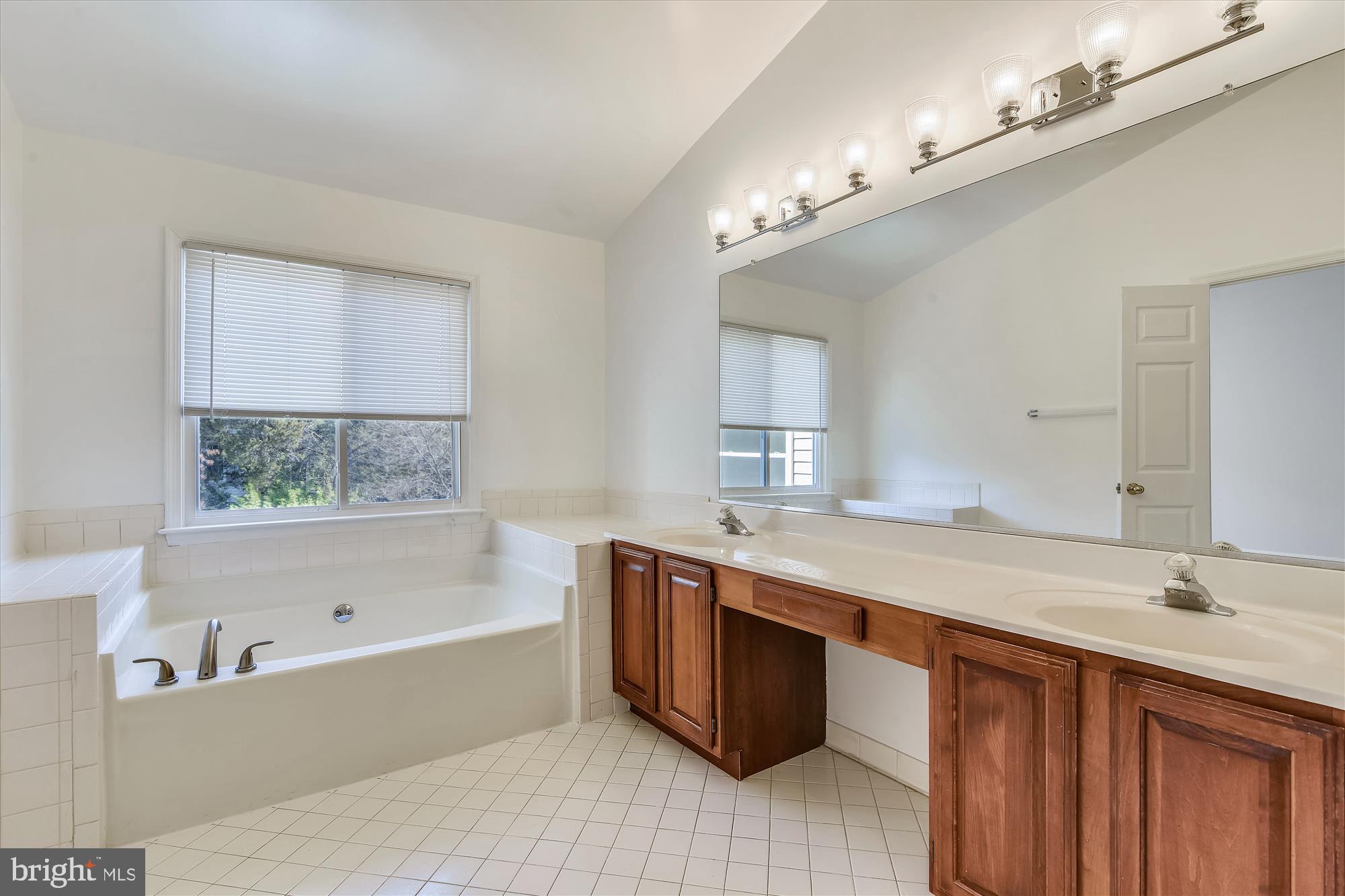 POTOMAC LAKES - Residential