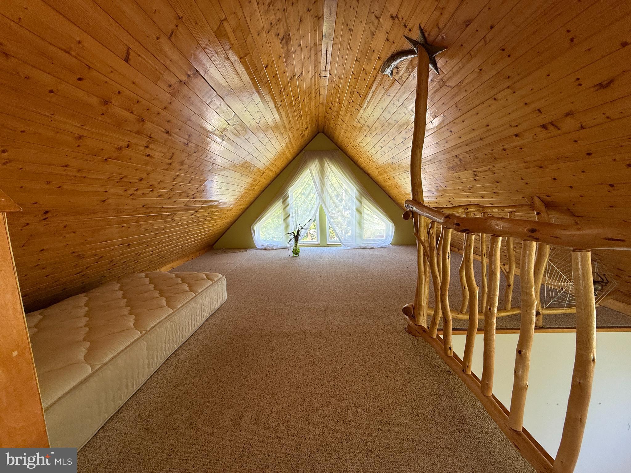 ARROWHEAD LAKE - Residential