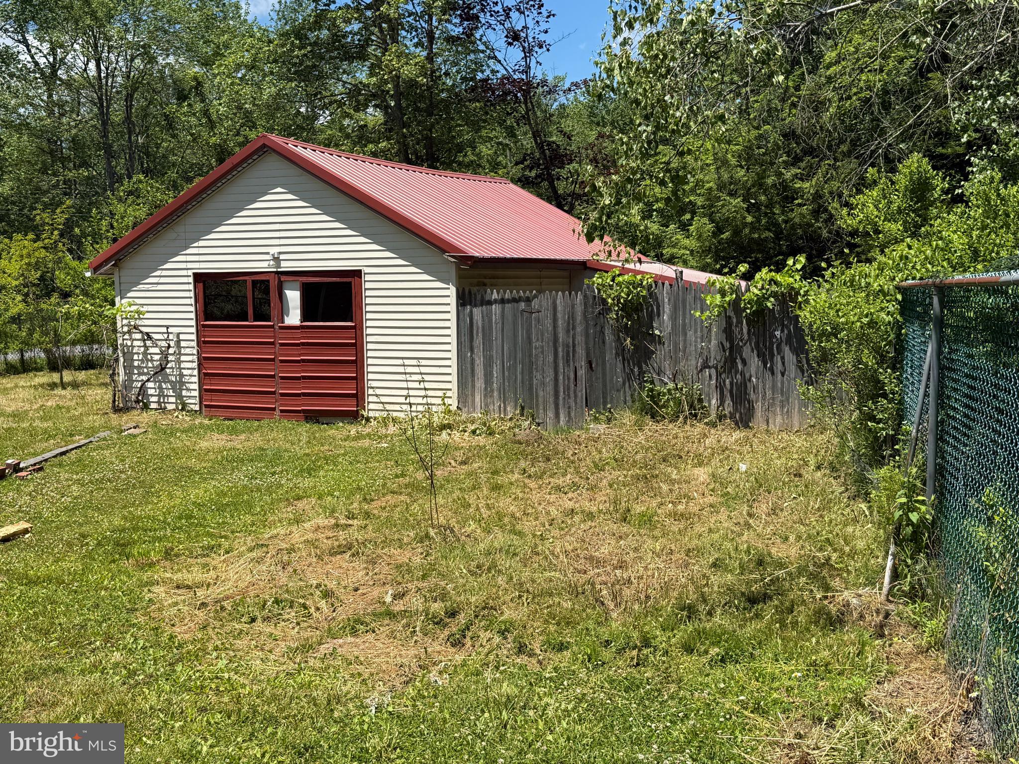 ARROWHEAD LAKE - Residential