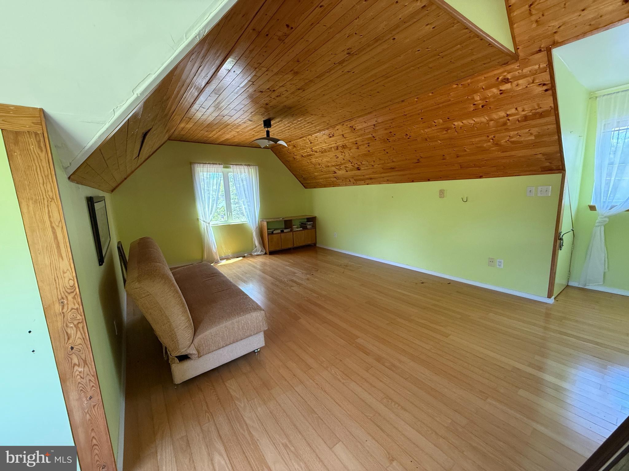 ARROWHEAD LAKE - Residential