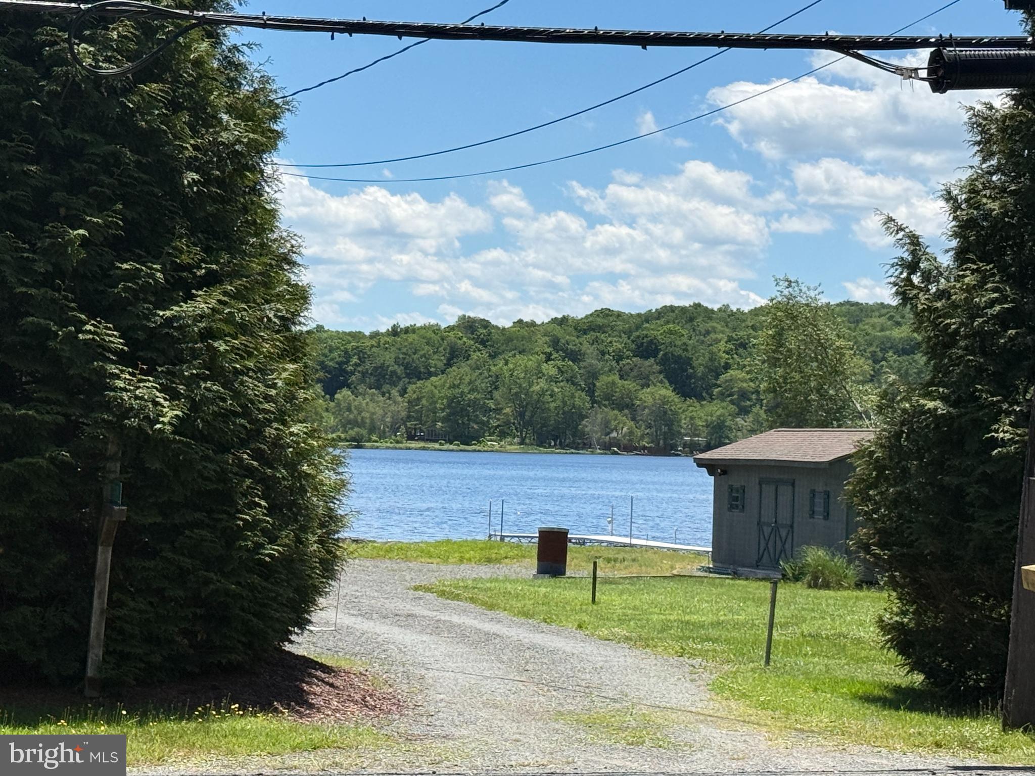 ARROWHEAD LAKE - Residential