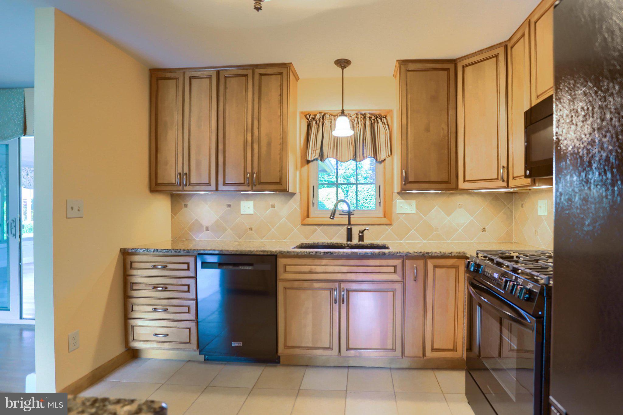 CEDAR CLIFF MANOR - Residential