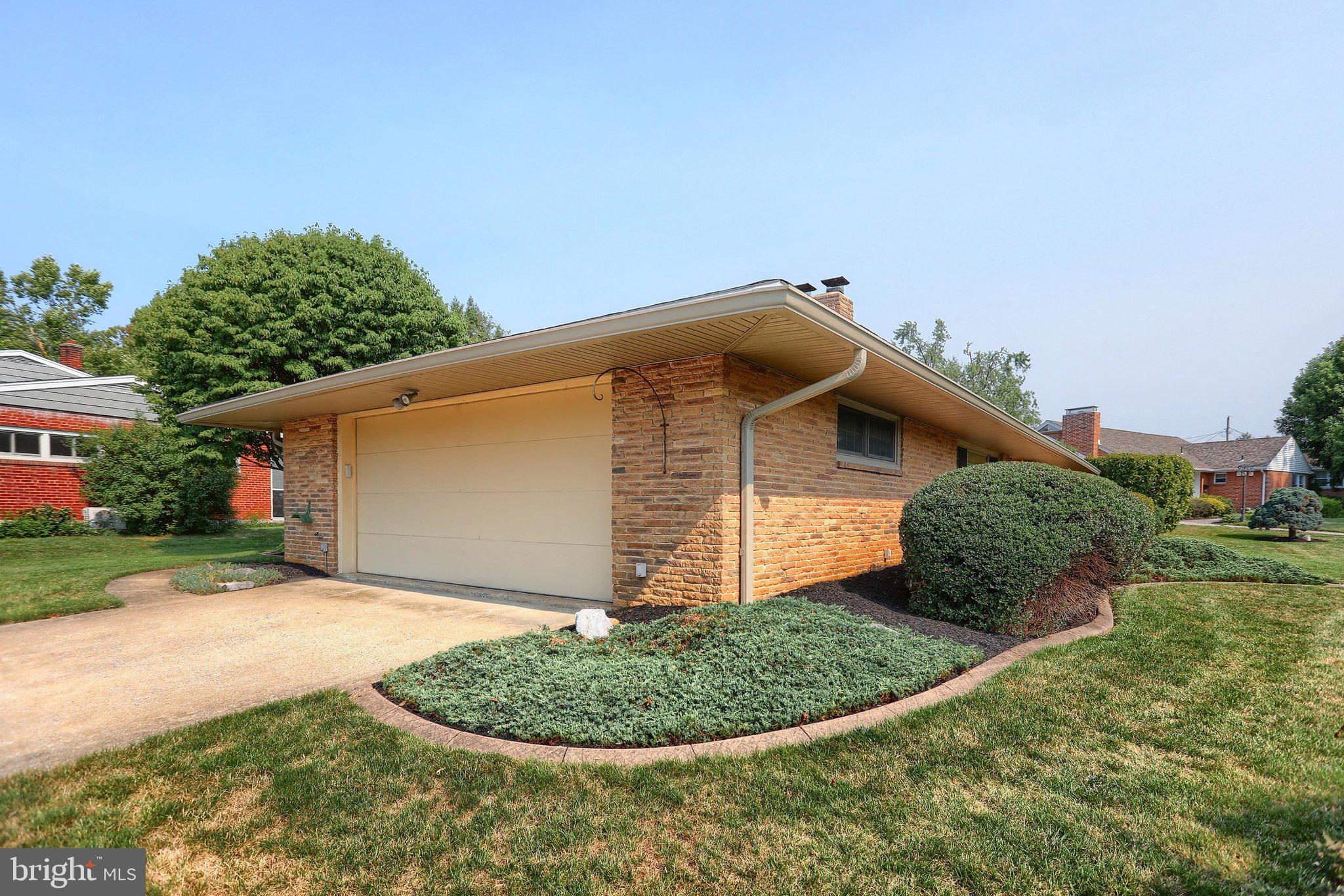 CEDAR CLIFF MANOR - Residential