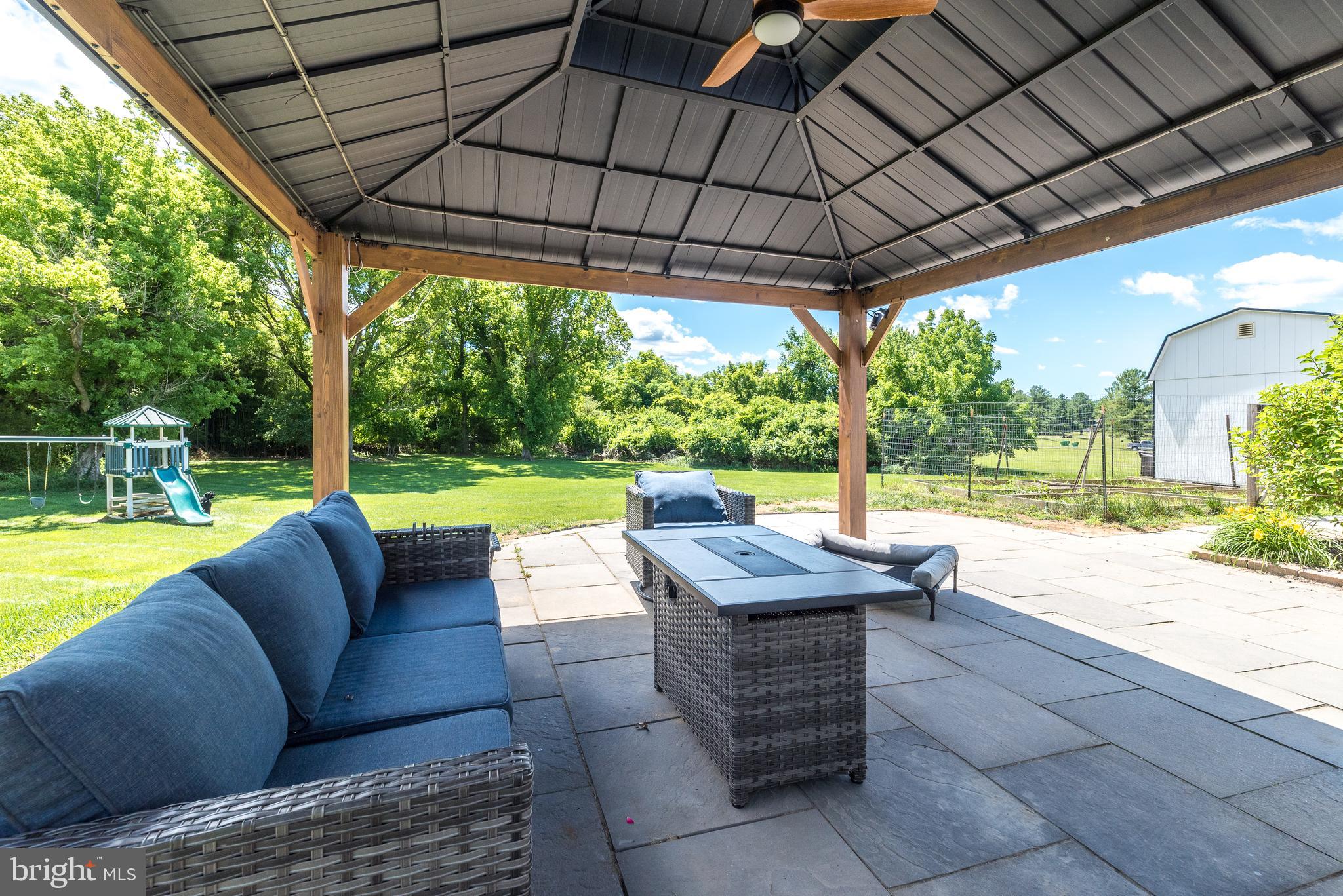BEAVER RUN KNOLL - Residential