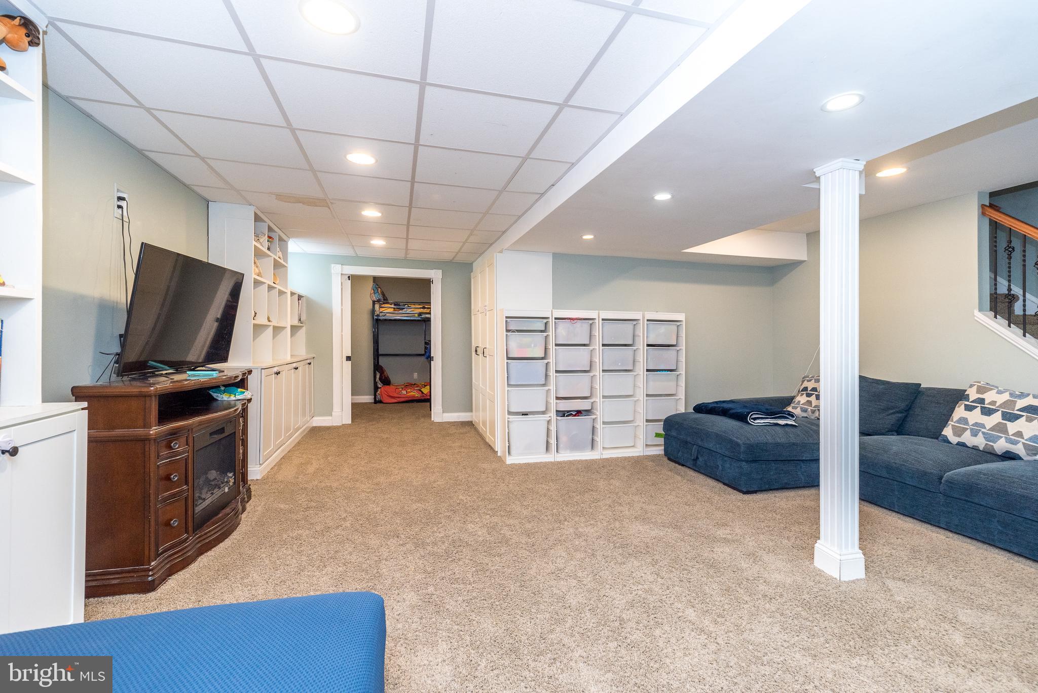 BEAVER RUN KNOLL - Residential