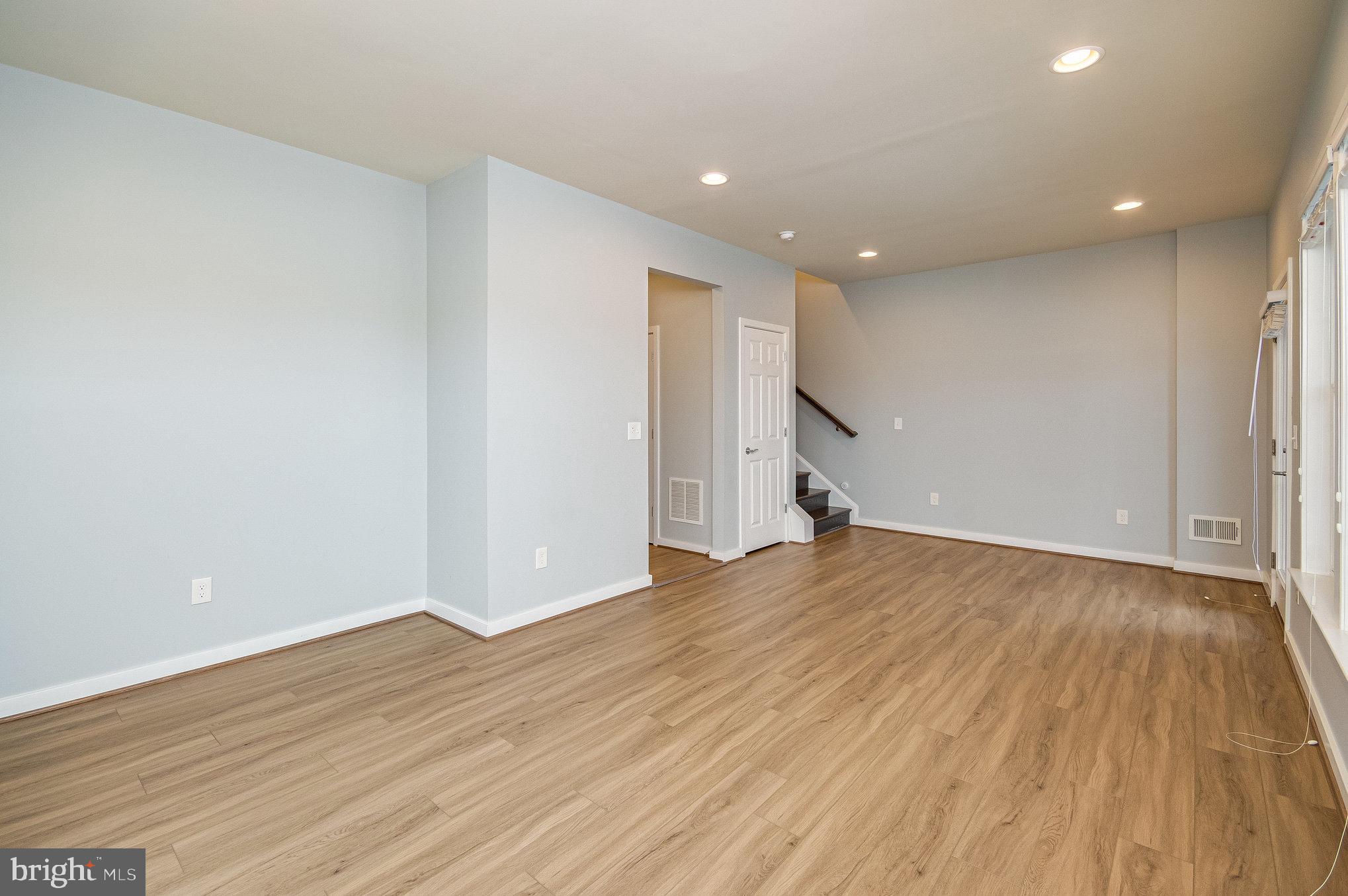 RIVER CREST - Residential Lease