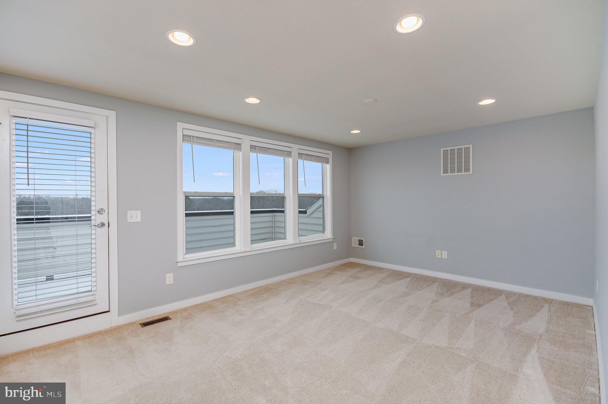RIVER CREST - Residential Lease
