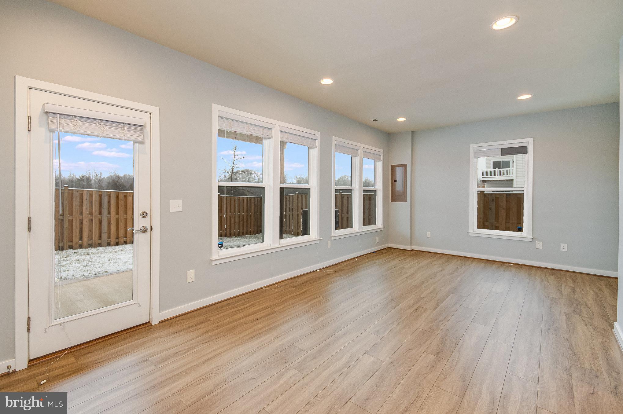 RIVER CREST - Residential Lease