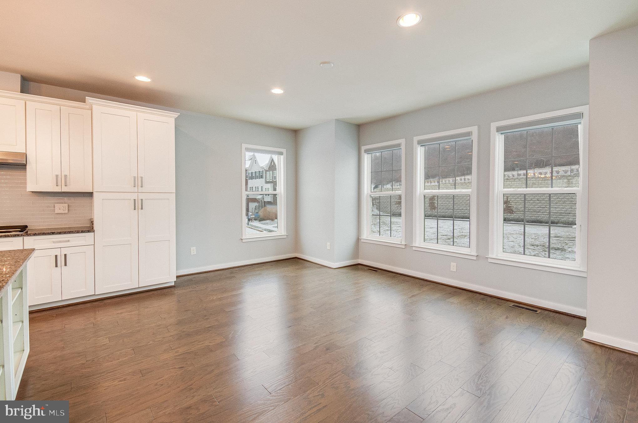 RIVER CREST - Residential Lease