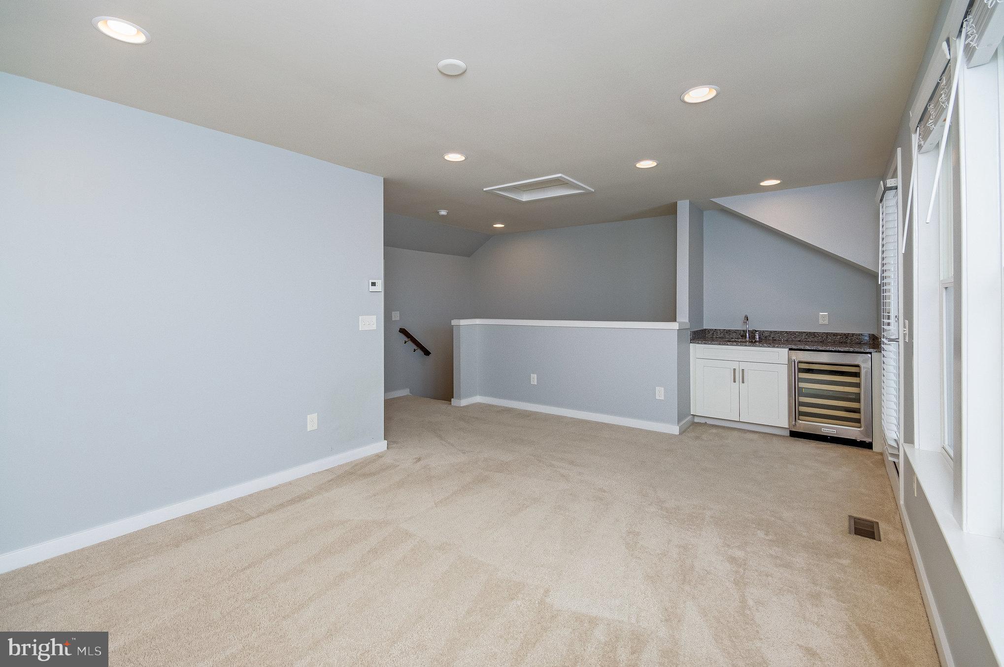 RIVER CREST - Residential Lease