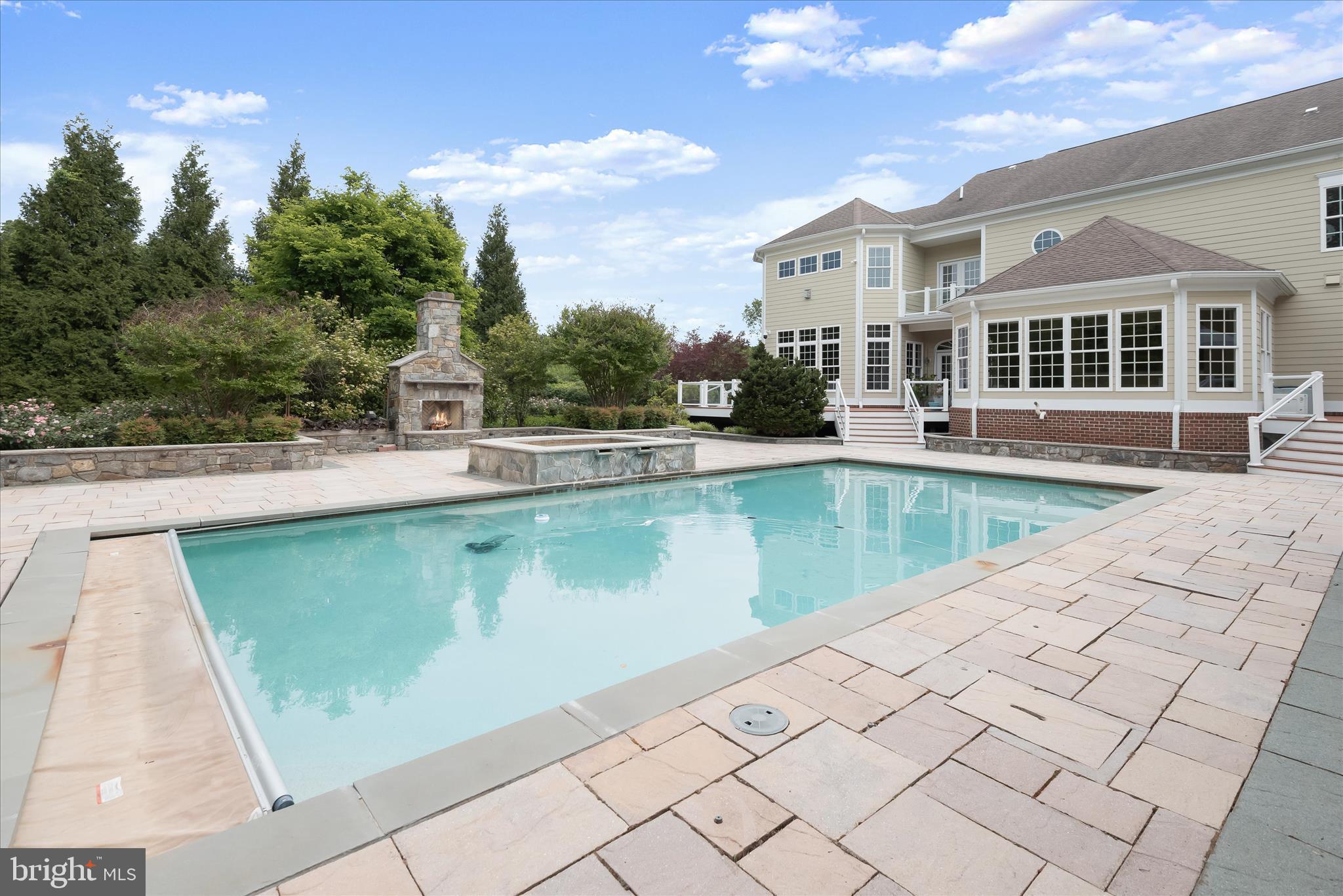 LONGMEADOW - Residential
