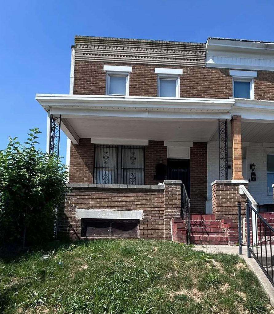 Investor & House Hacker Opportunity! Offered at $270,000, this 4-unit multifamily property is packed with upside! Featuring one income-producing unit (lease through November 2026) and three vacant units ready for your vision, this is your chance to renovate, lease at market rents, or live in one unit while generating income from the others. Estimated  $27K NOI, 10% cap rate, and tremendous value-add potential make this an attractive addition to any portfolio. Conveniently located near major commuter routes, shopping, schools, parks, and public transportation. Seller financing available (for qualified buyers with acceptable down payment). Don't miss this opportunity to unlock the full potential of this multifamily investment!