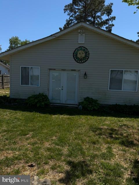 This property is being sold "AS IS". Beautiful water views, has a great deal of potential. 1 level. Ideal dream for boating, fishing, and water sports and more. Enjoy the gorgerious views.