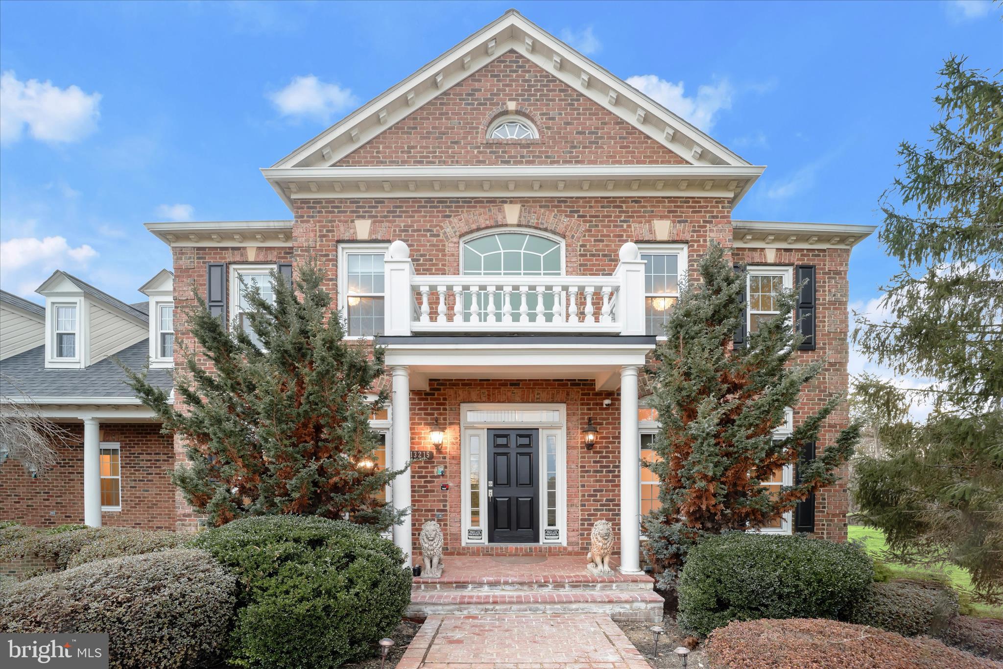 TWIN LAKES - Residential