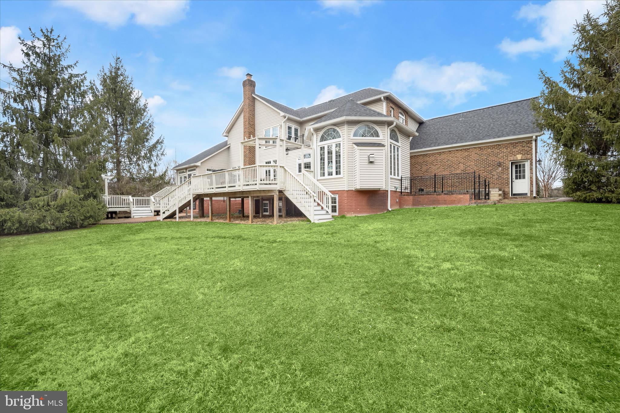 TWIN LAKES - Residential