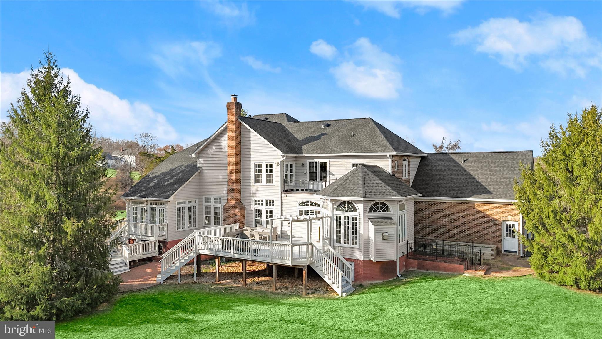 TWIN LAKES - Residential
