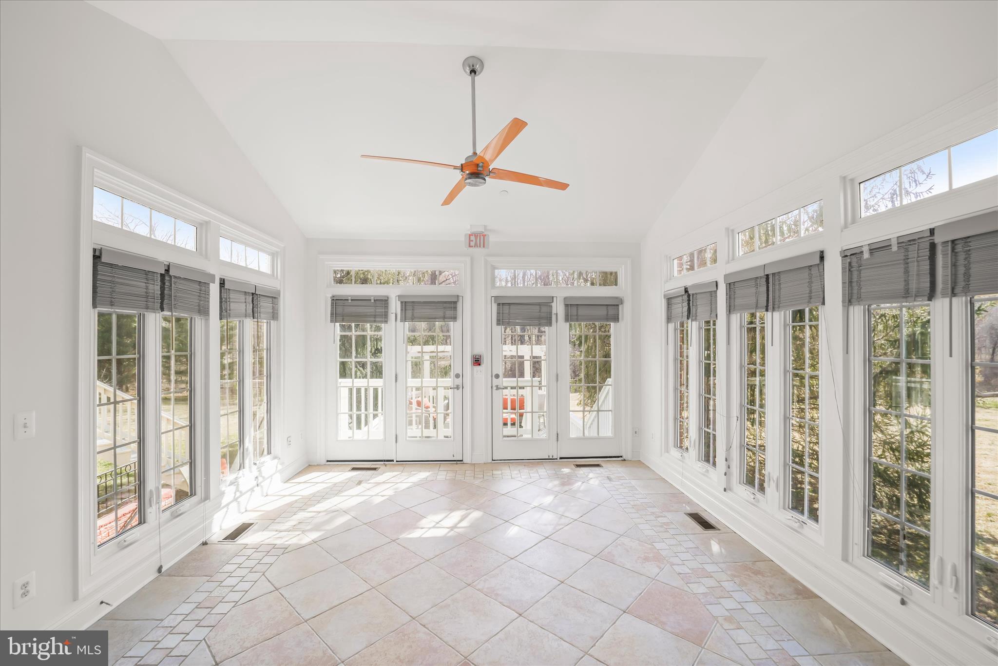 TWIN LAKES - Residential