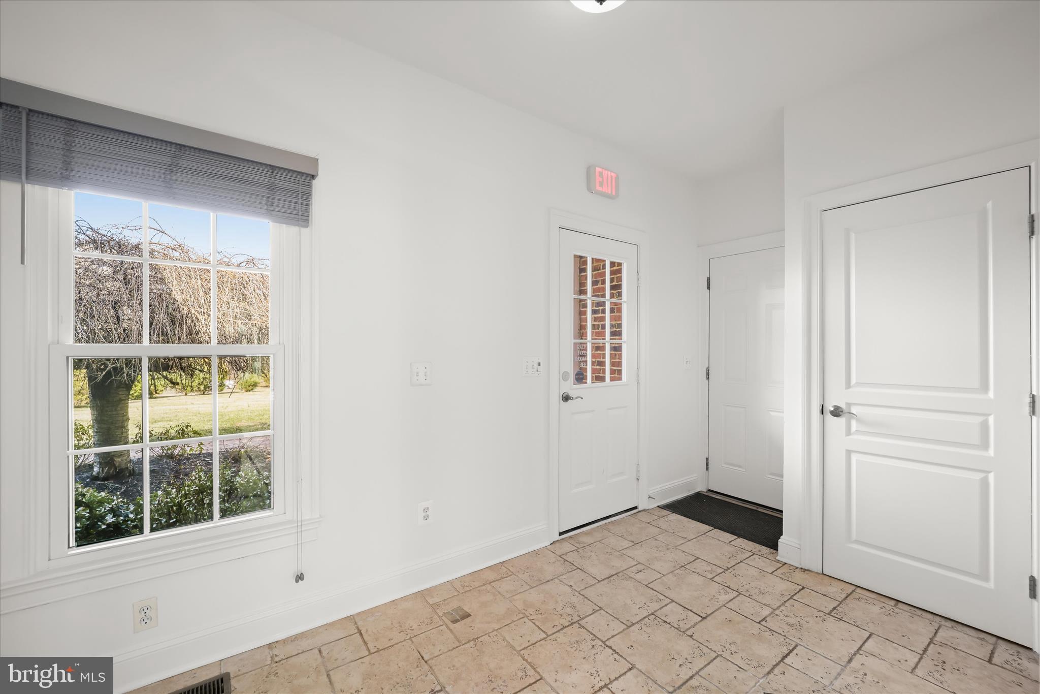 TWIN LAKES - Residential