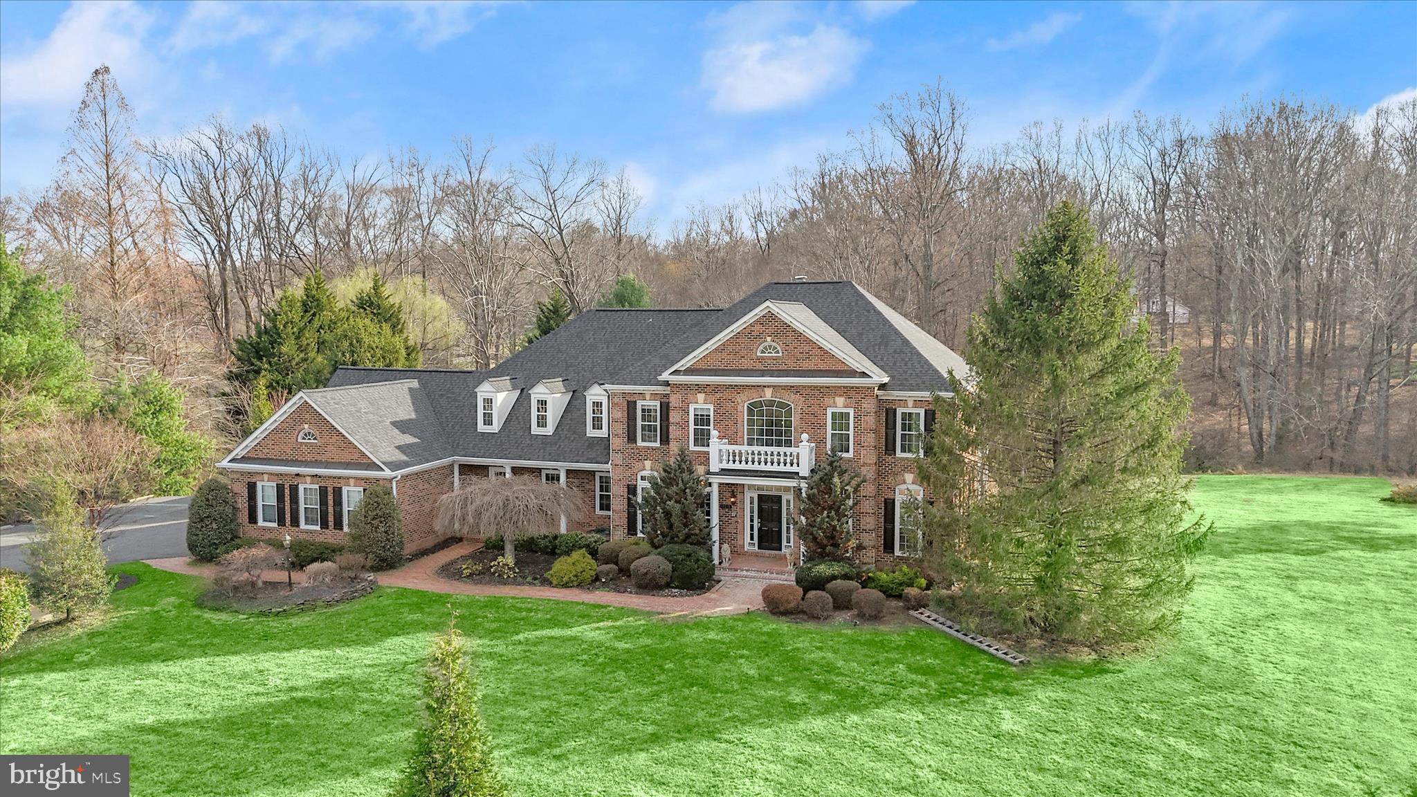 TWIN LAKES - Residential