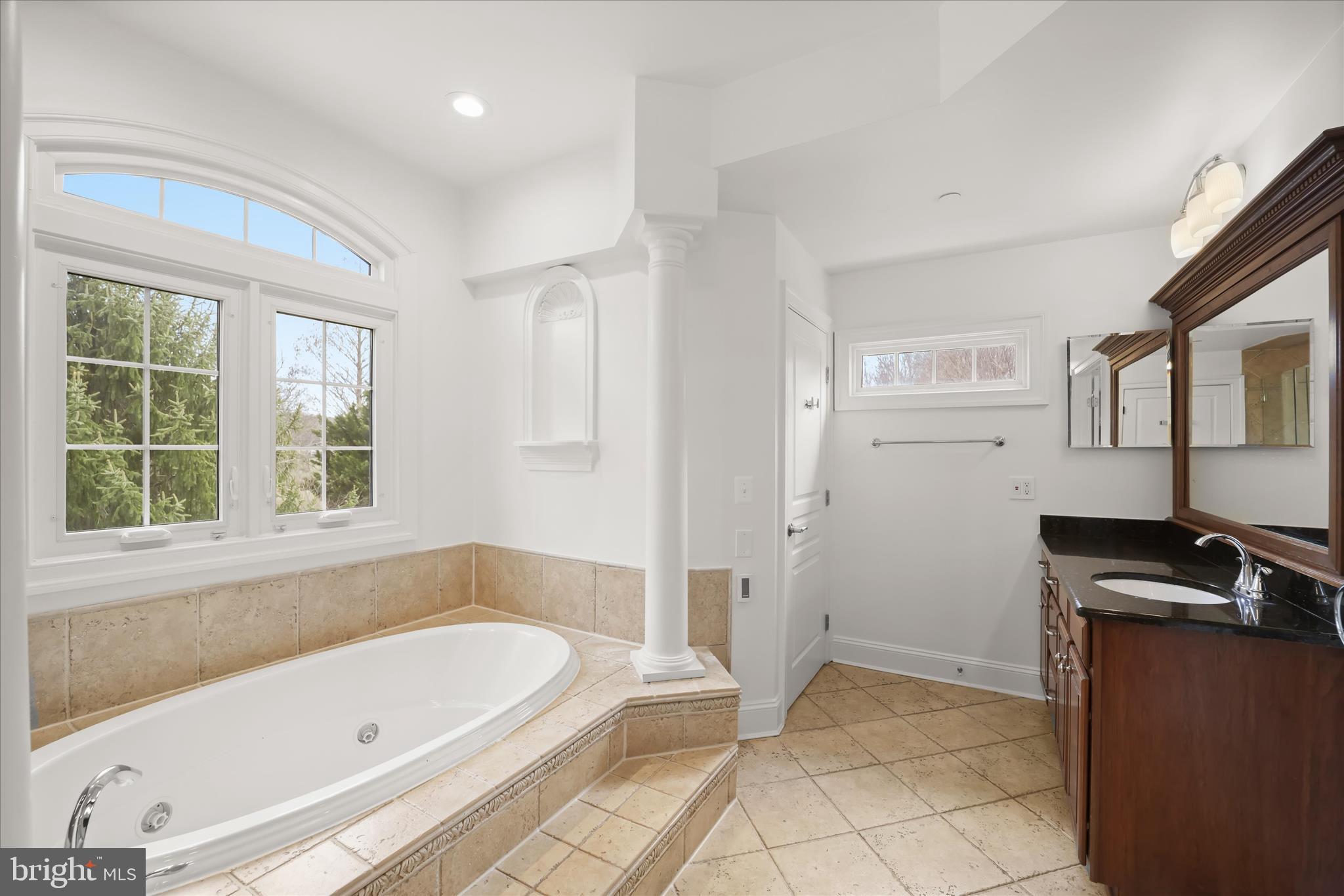 TWIN LAKES - Residential