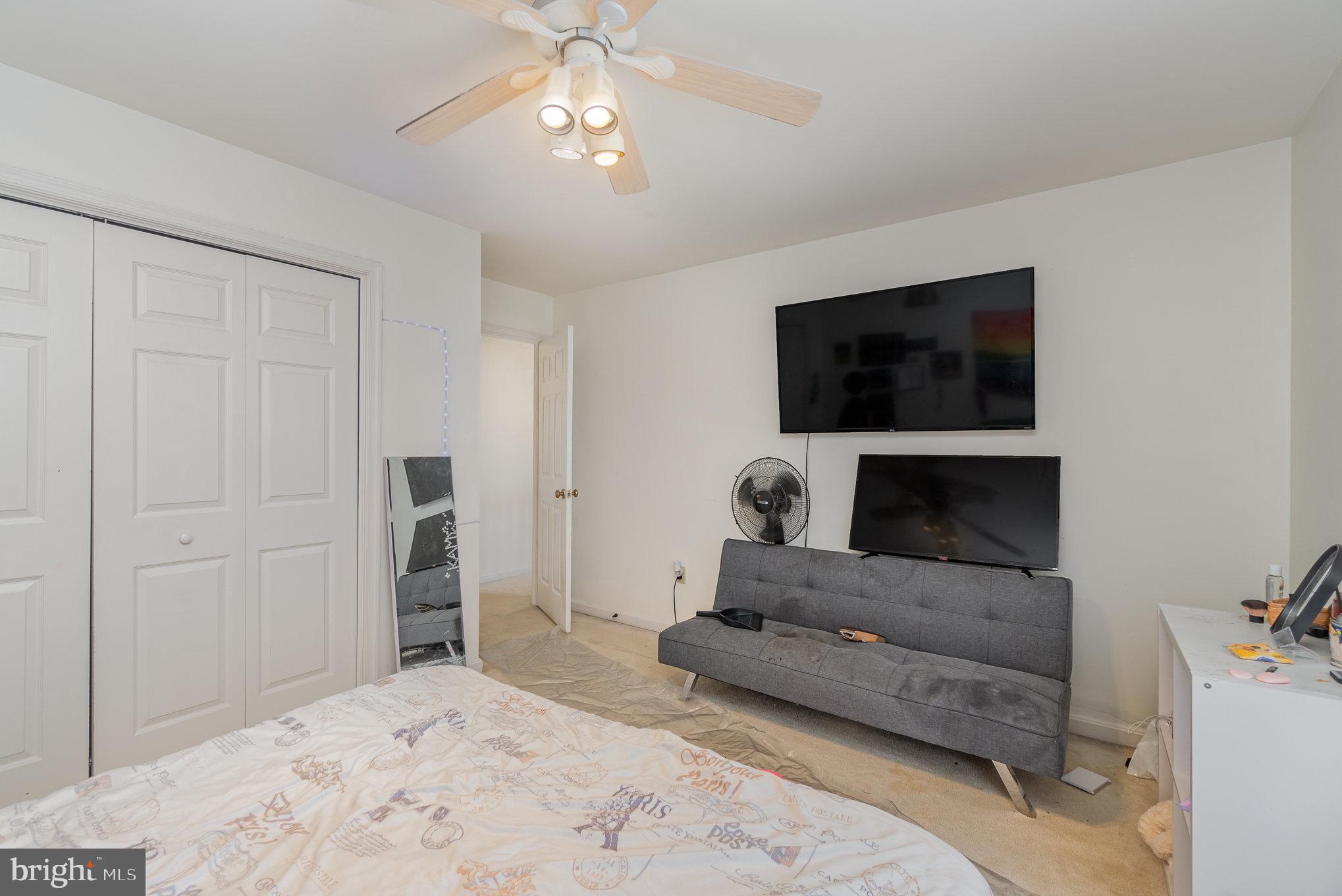 ROLLING HILLS ESTATES - Residential