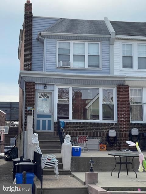 Welcome to 3546 Aldine St.  Beautiful, well maintained and move in ready end unit!!  Great for investor or homeowner.   A great long term tenant!!!  Convenient location!!!  Close to all shops, restaurants and public transportation.  Make your appointment today!