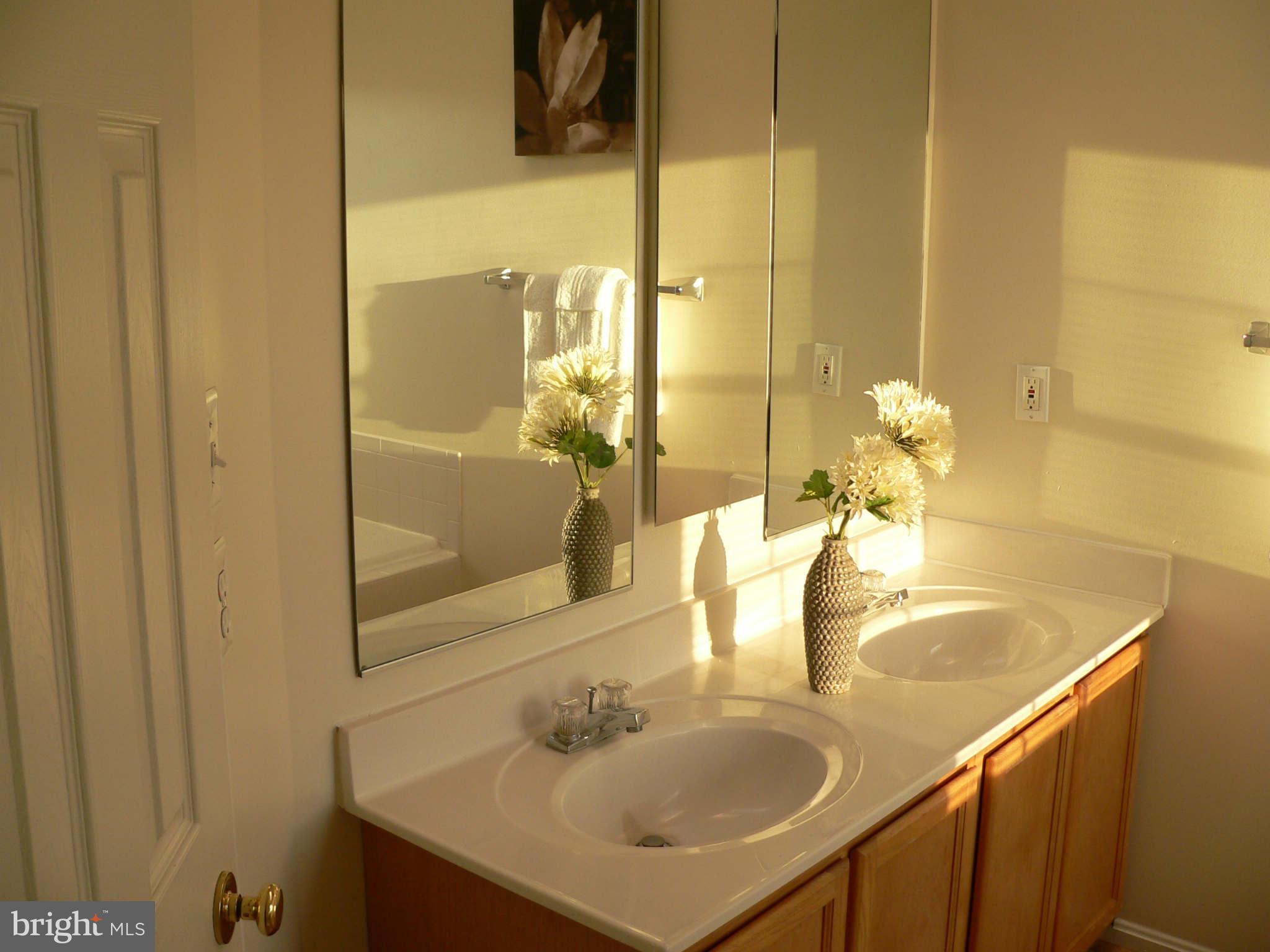 RIDGE COMMONS - Residential Lease