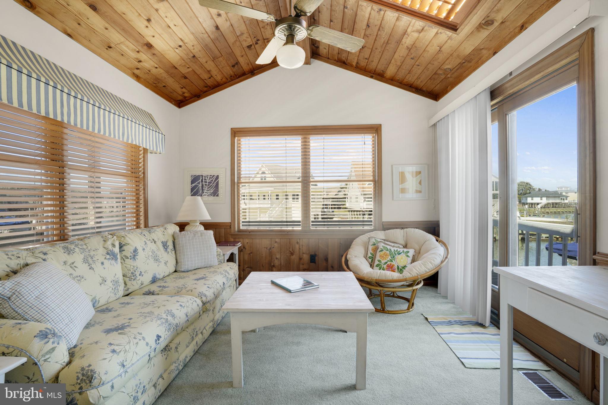 CAPTAIN'S COVE - Residential
